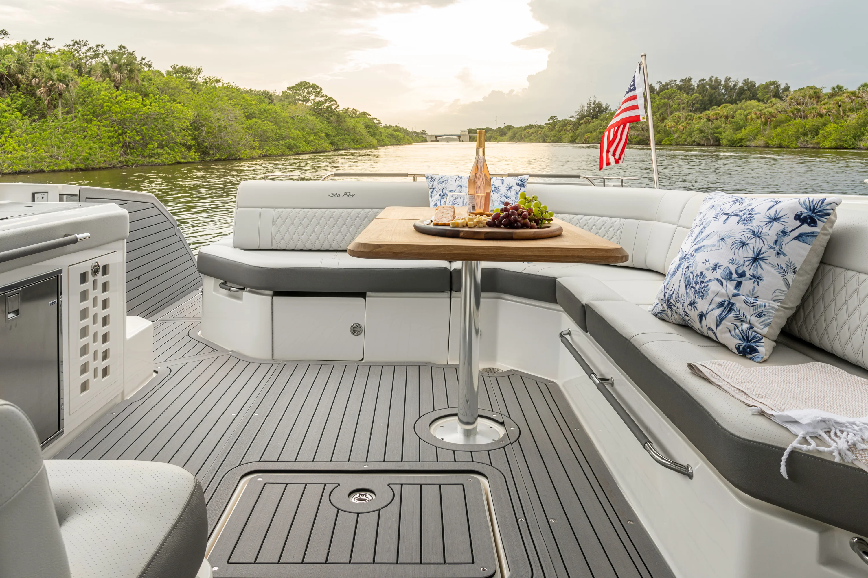 2026 Sea Ray SLX 400 Image Thumbnail #13