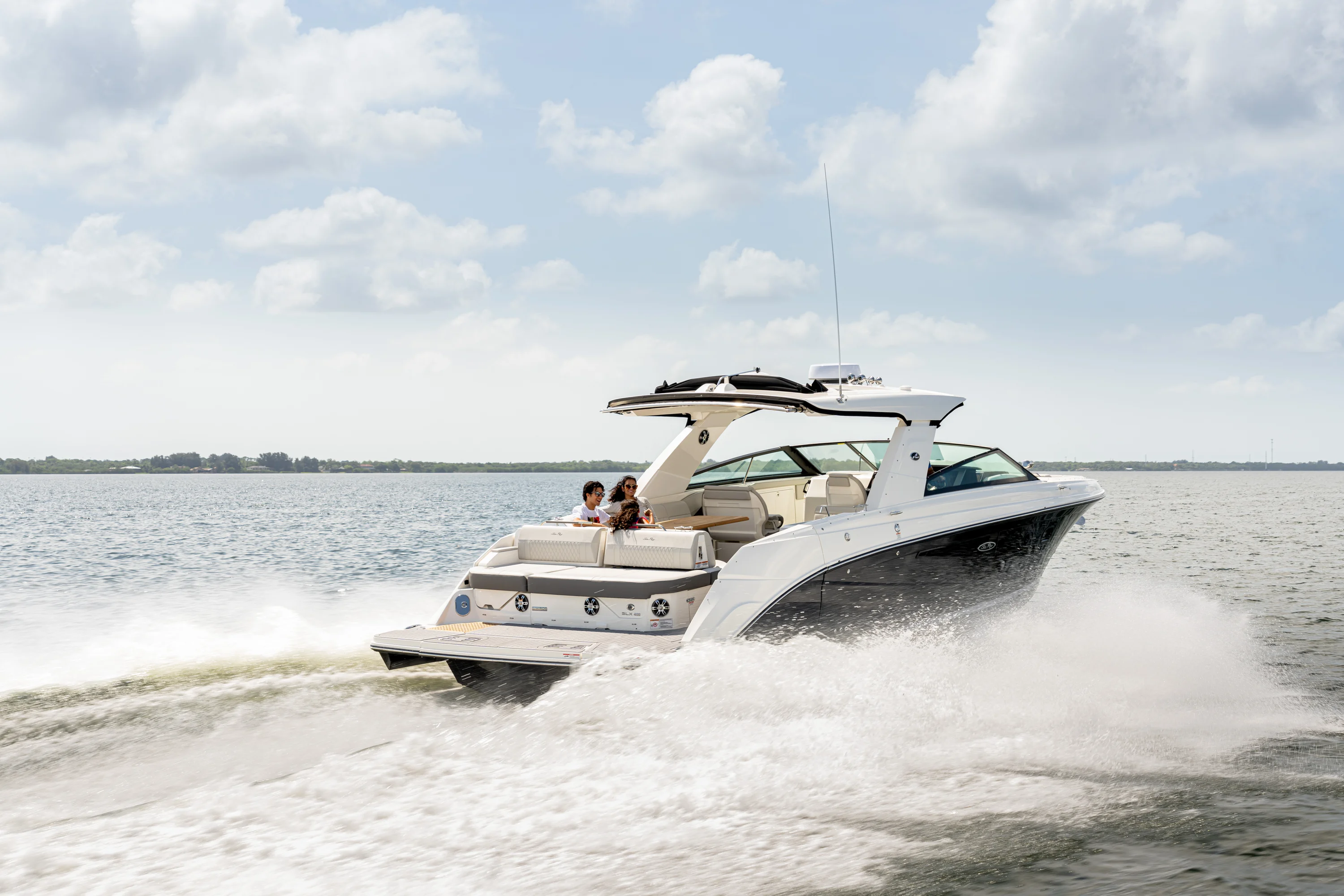 2026 Sea Ray SLX 400 Image Thumbnail #2