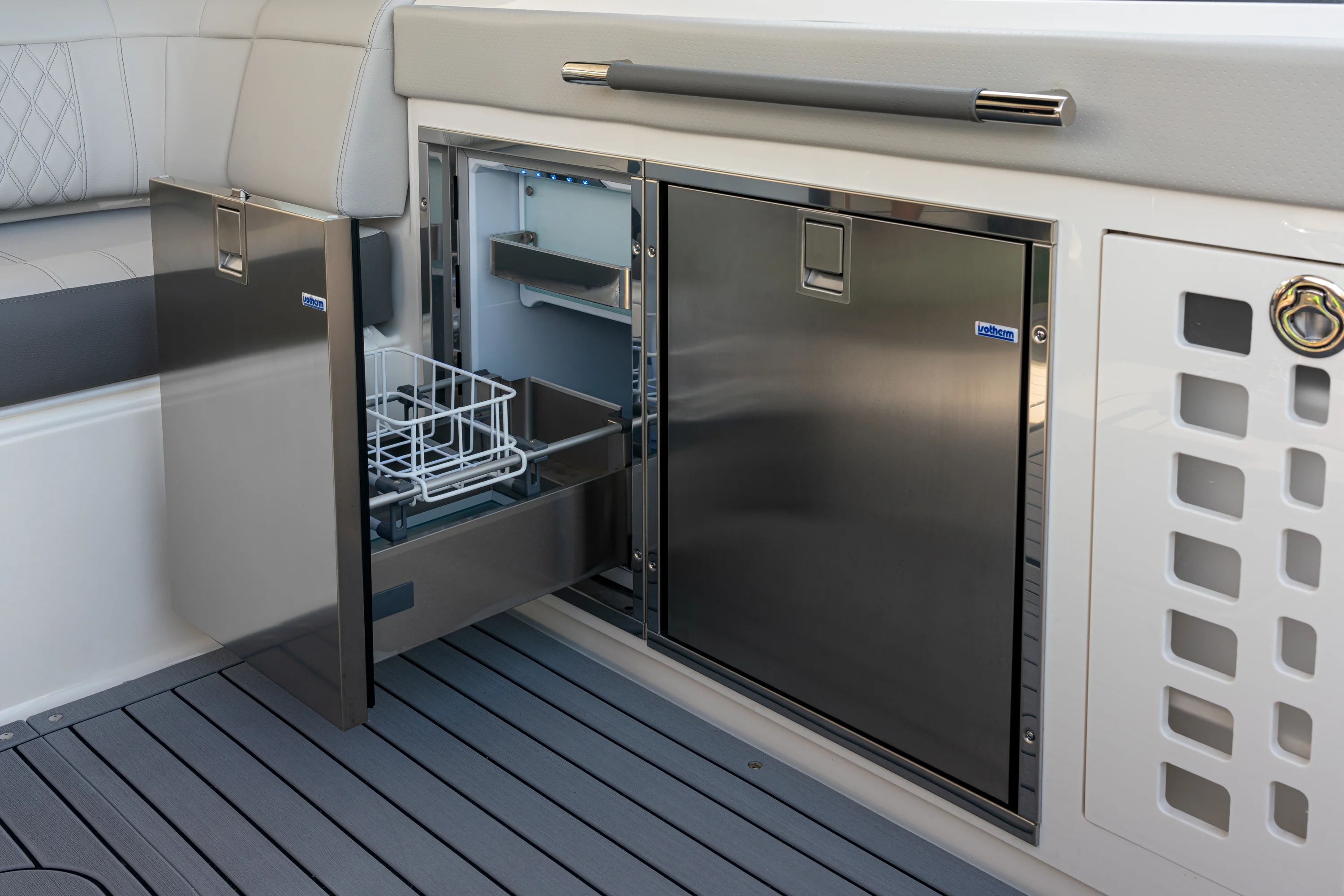2026 Sea Ray SLX 400 Image Thumbnail #16