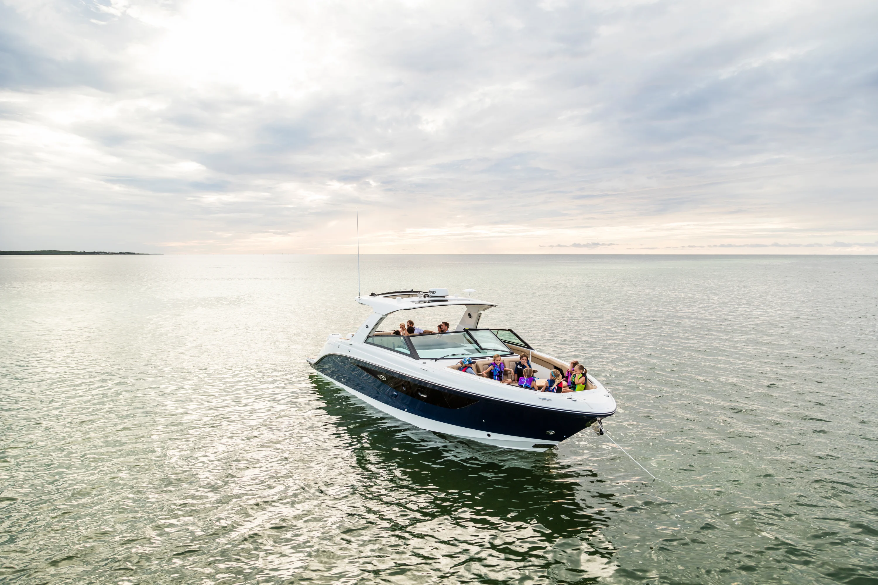 2026 Sea Ray SLX 400 Outboard Image Thumbnail #38