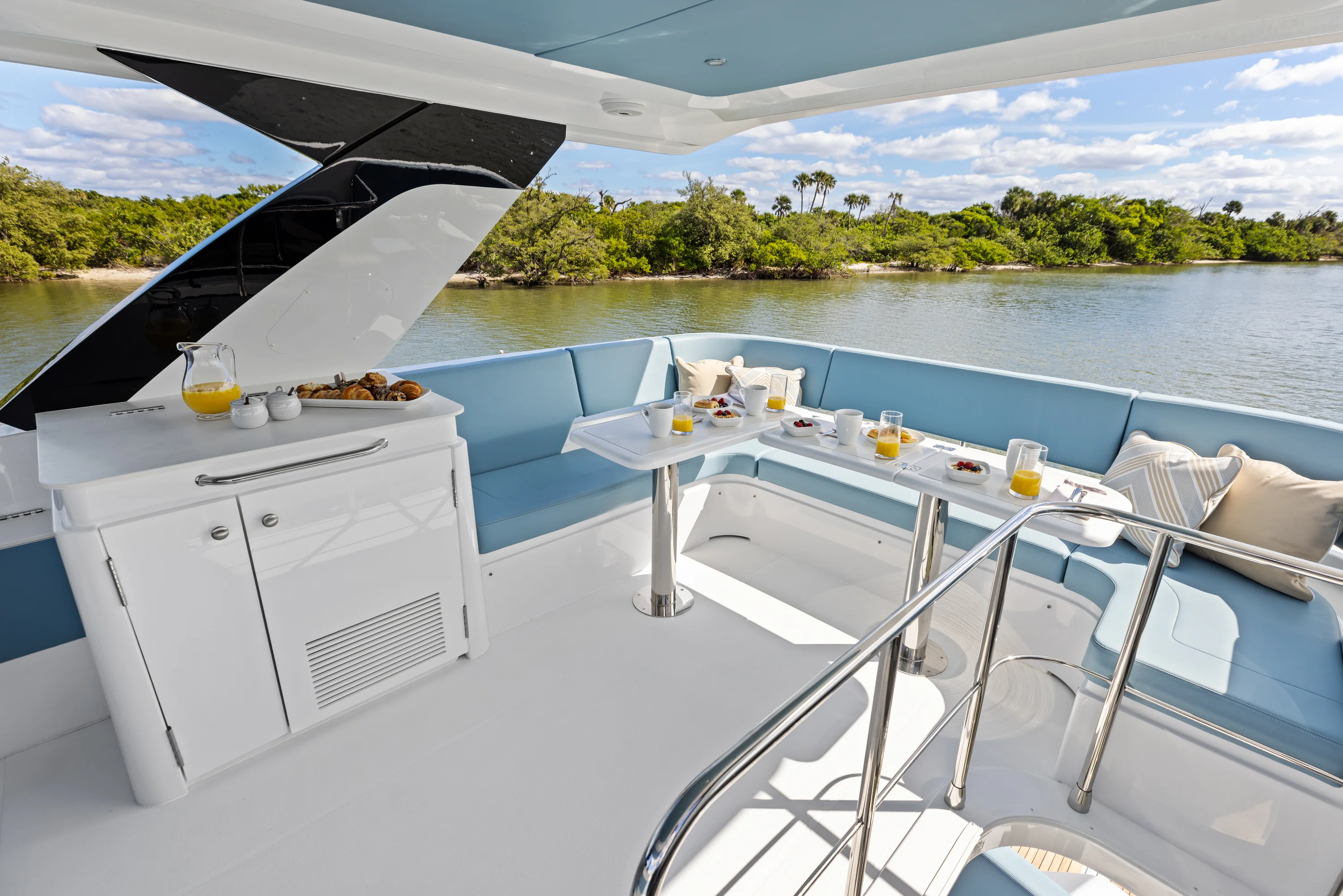 2026 Cruisers Yachts 50 FLY Image Thumbnail #44