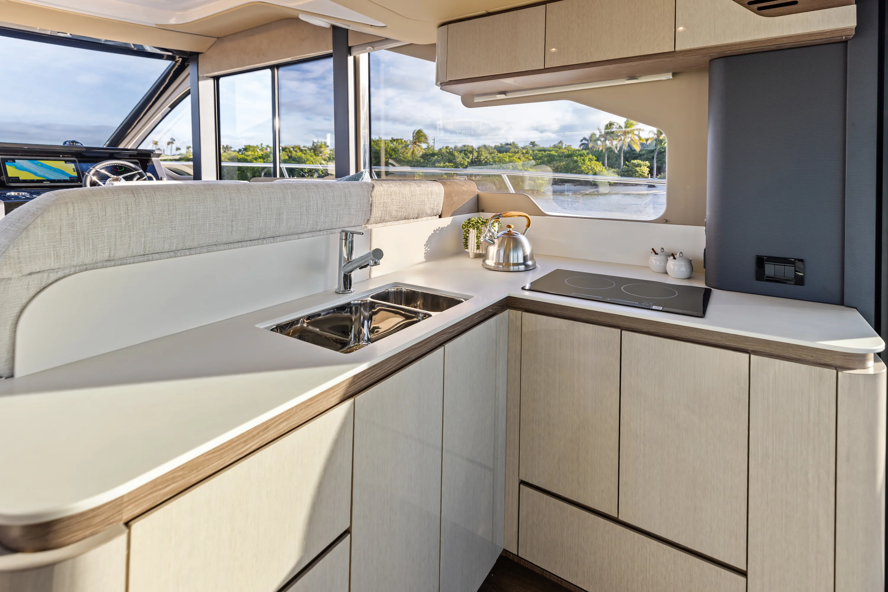 2026 Cruisers Yachts 50 FLY Image Thumbnail #46