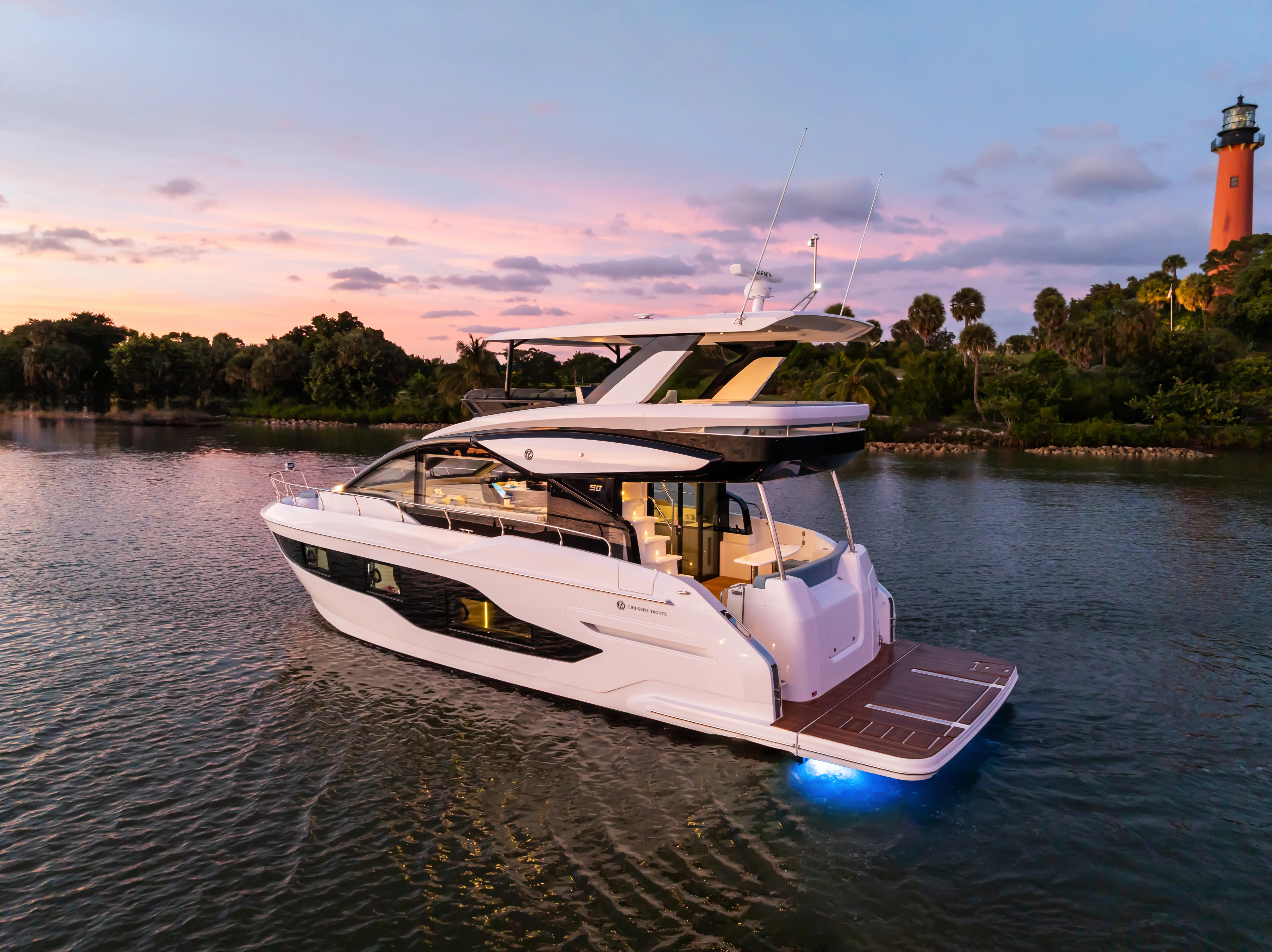 2026 Cruisers Yachts 50 FLY Image Thumbnail #6