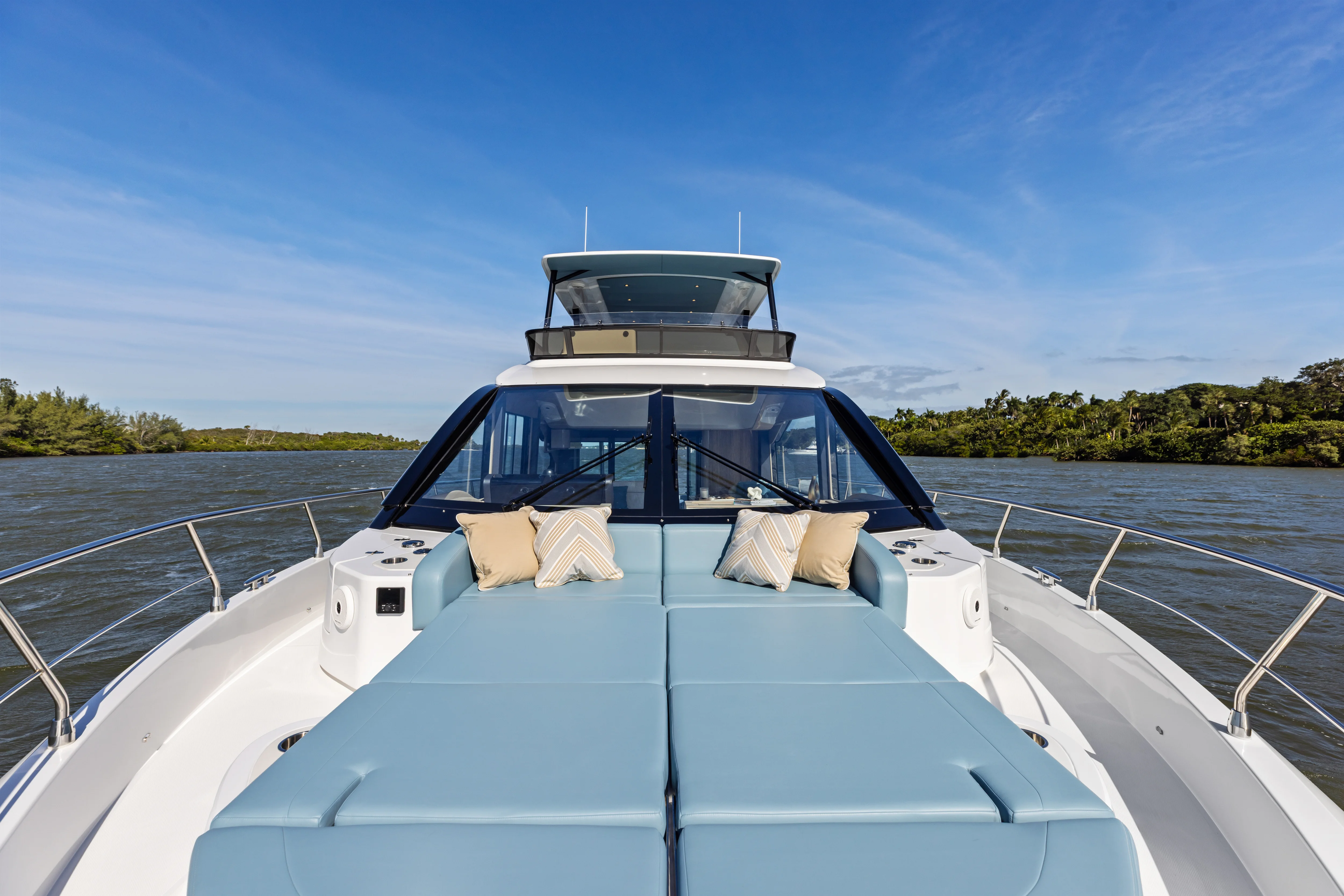 2026 Cruisers Yachts 50 FLY Image Thumbnail #43