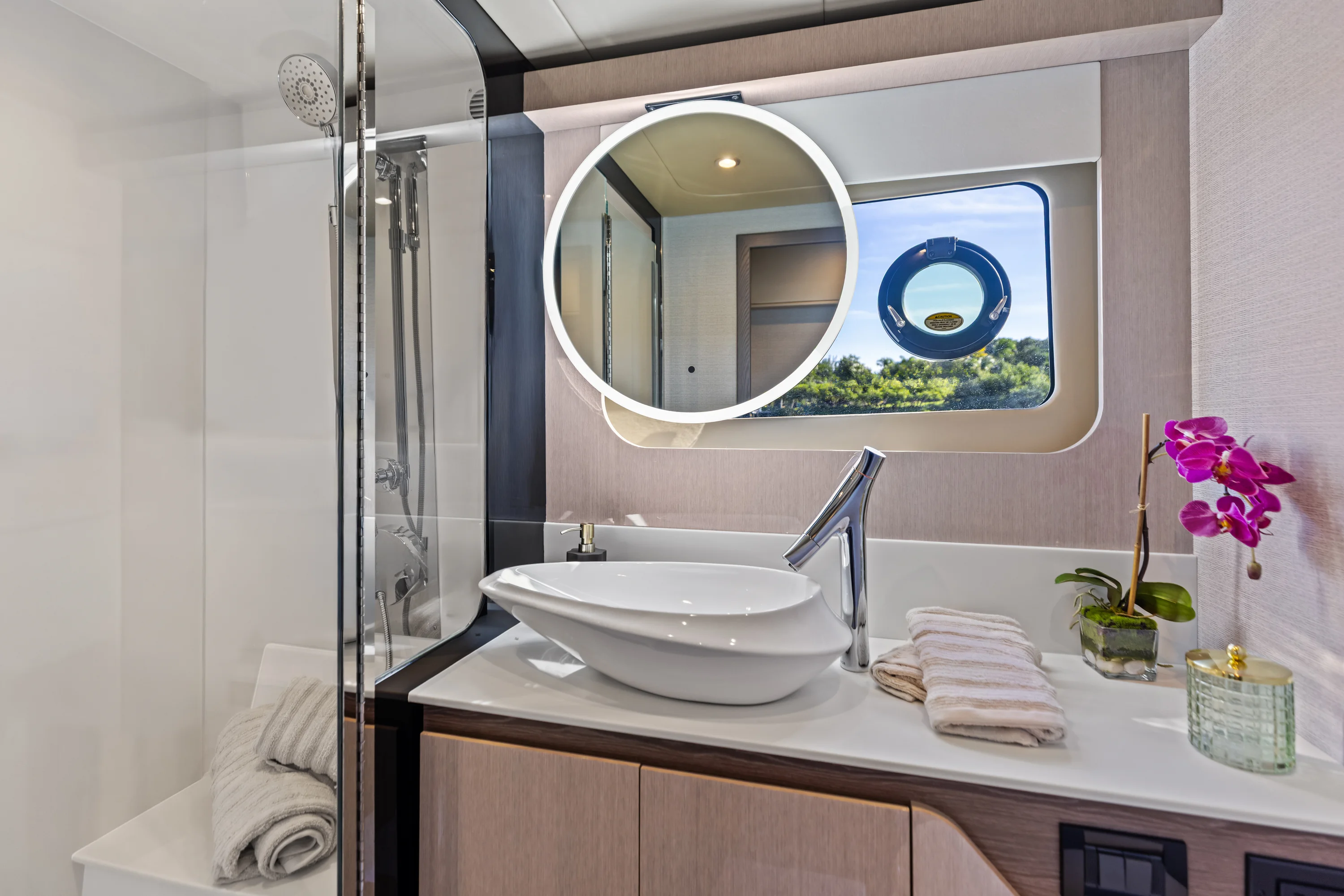 2026 Cruisers Yachts 50 FLY Image Thumbnail #51