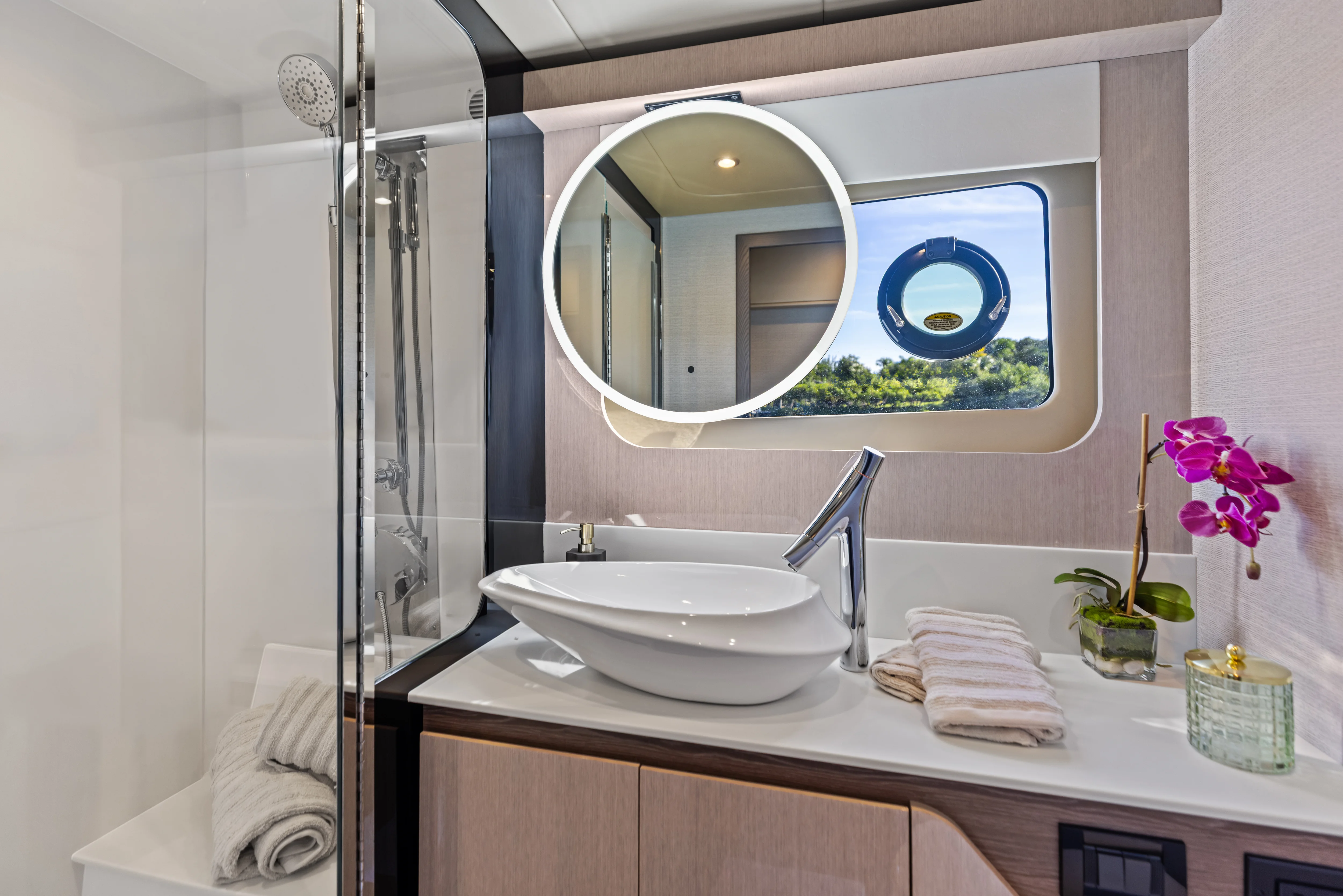 2026 Cruisers Yachts 50 FLY Image Thumbnail #51