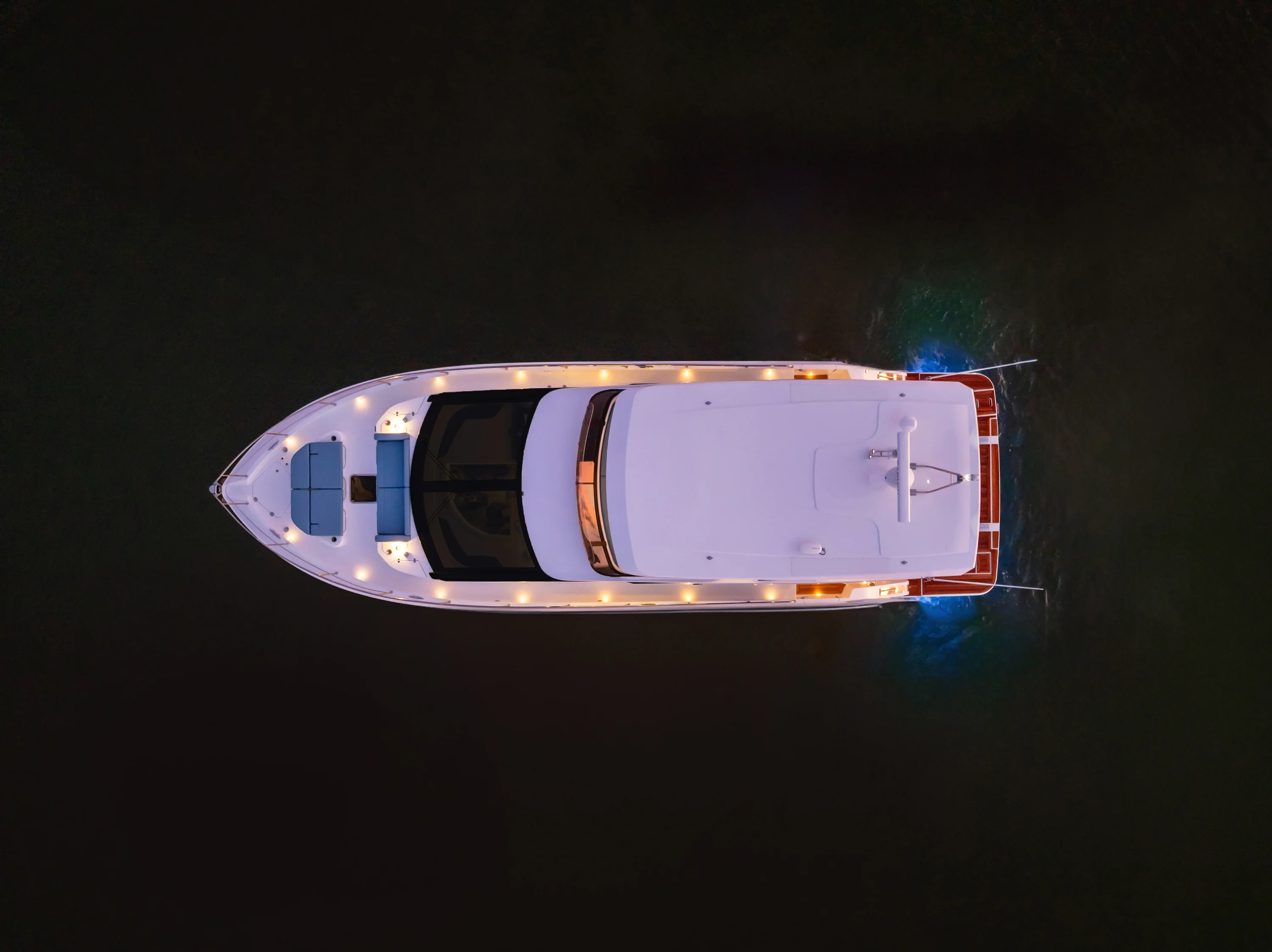 2026 Cruisers Yachts 50 FLY Image Thumbnail #9