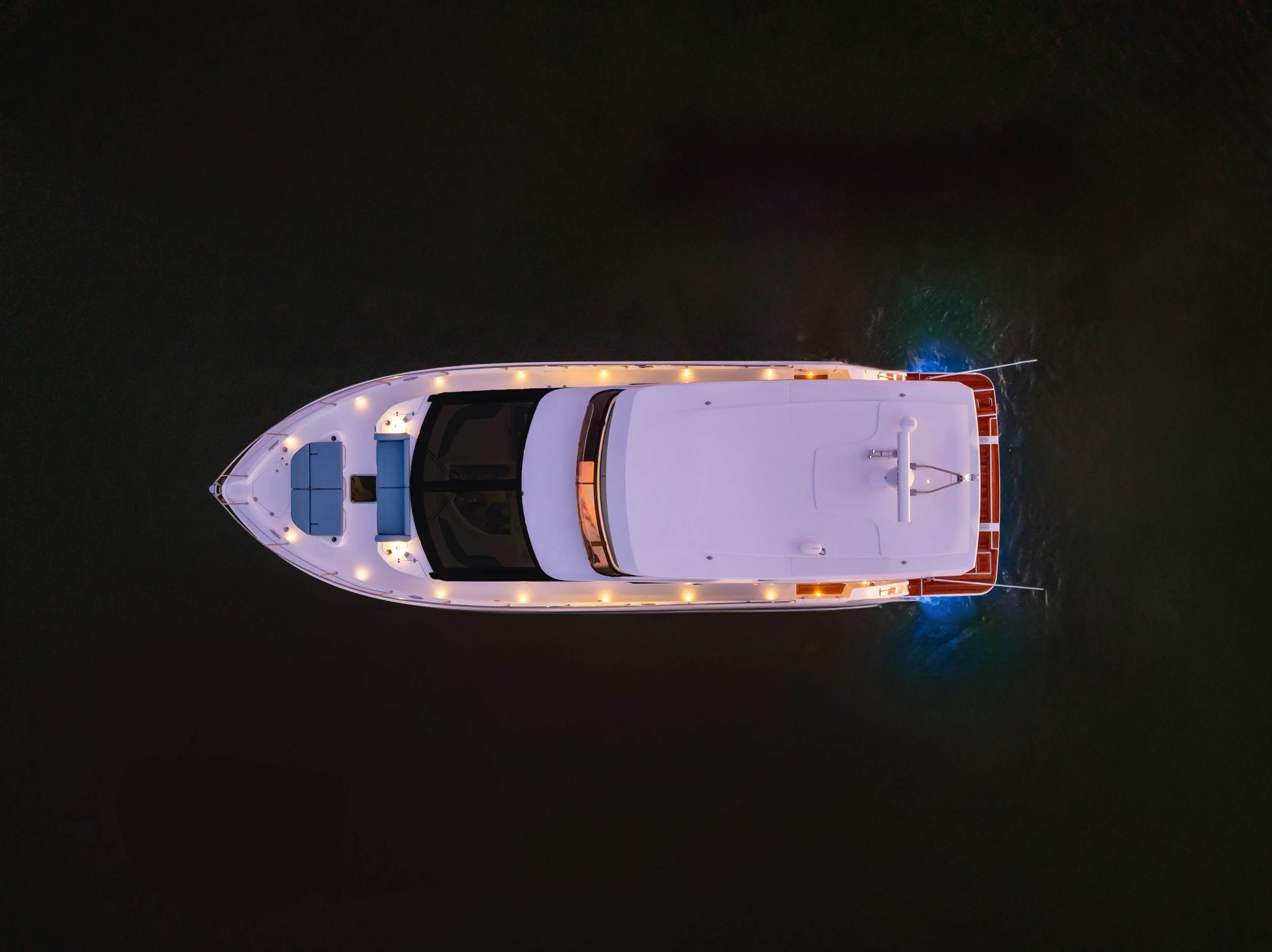 2026 Cruisers Yachts 50 FLY Image Thumbnail #9