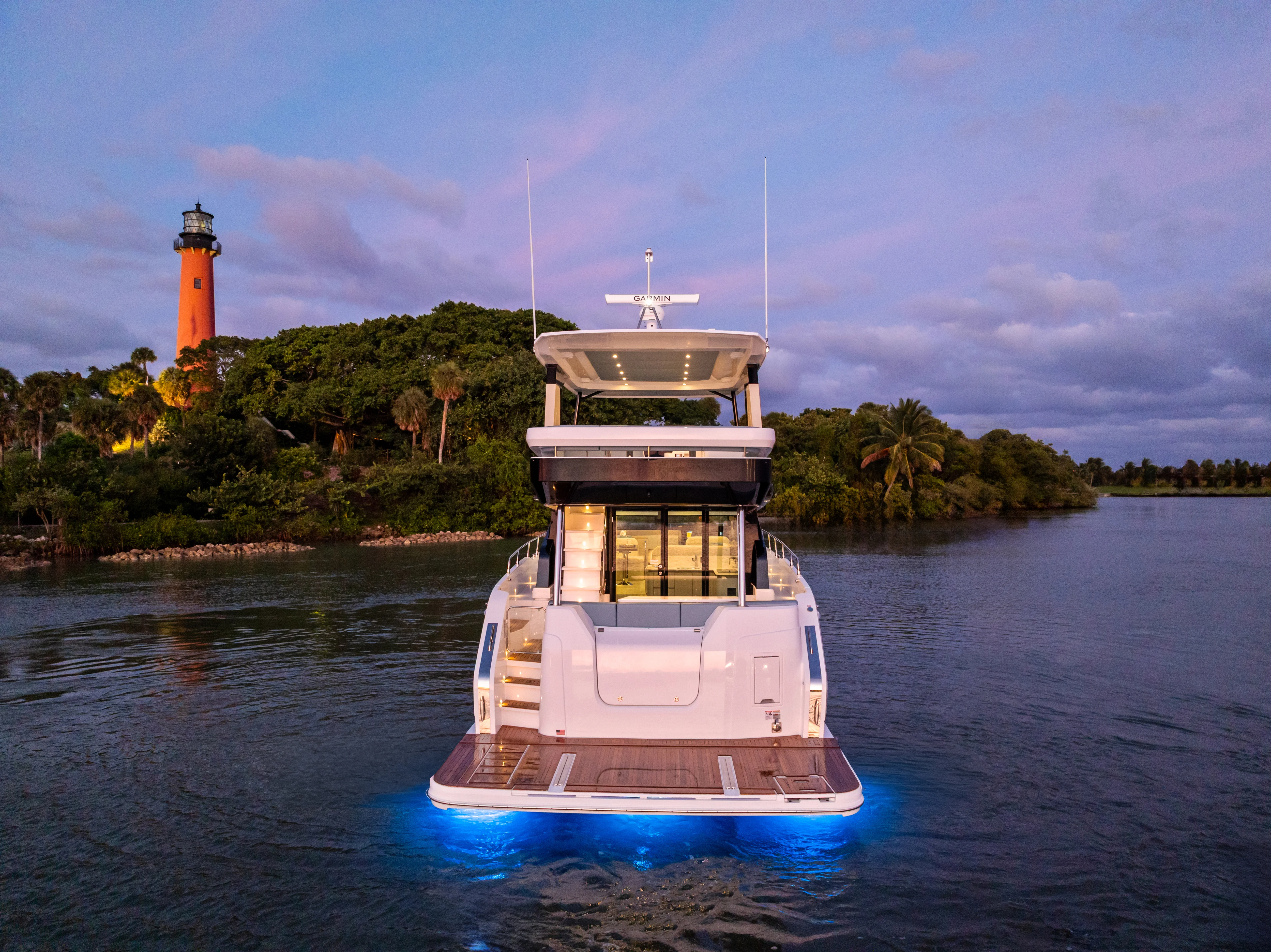 2026 Cruisers Yachts 50 FLY Image Thumbnail #7