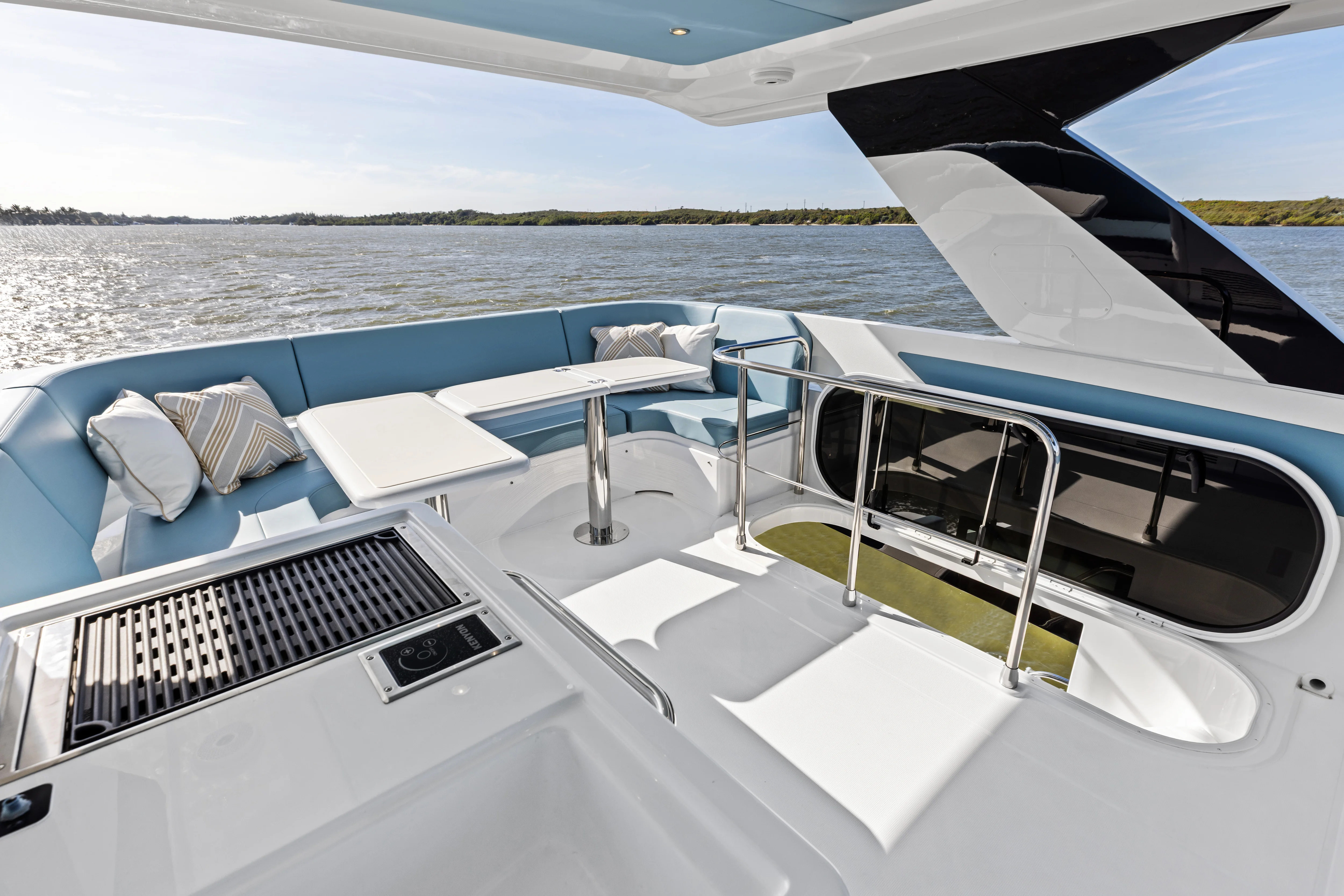 2026 Cruisers Yachts 50 FLY Image Thumbnail #35