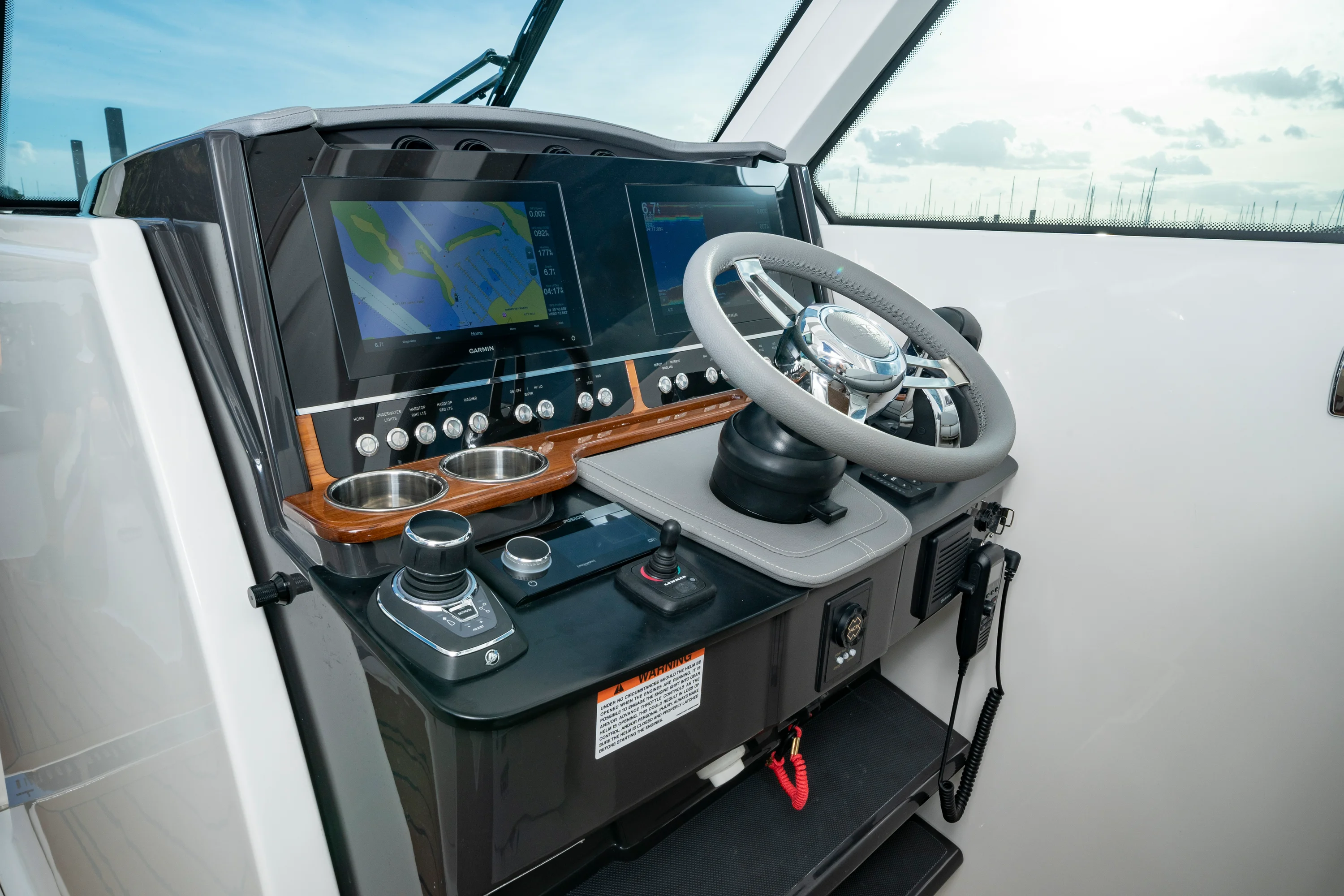 2026 Tiara Yachts 34 LX Image Thumbnail #4