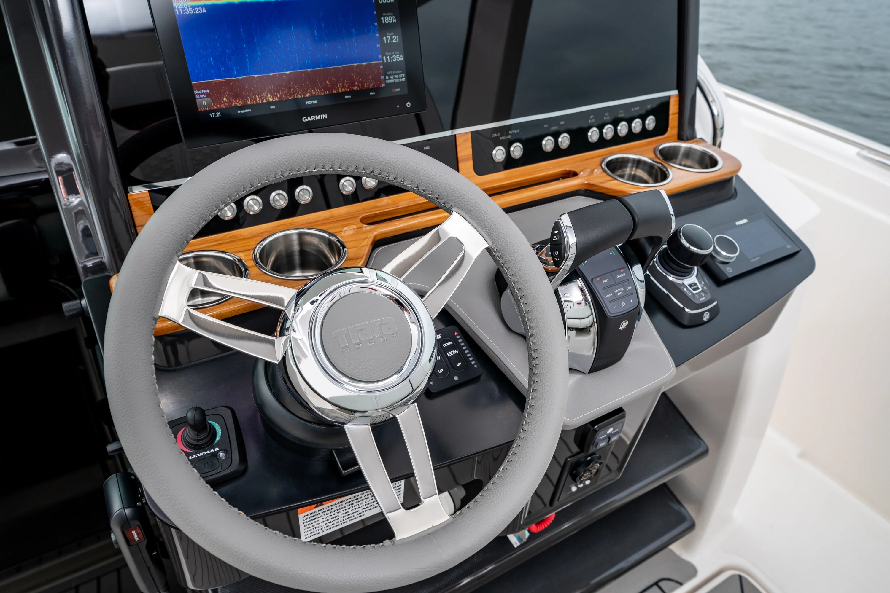 2026 Tiara Yachts 34 LS Image Thumbnail #5