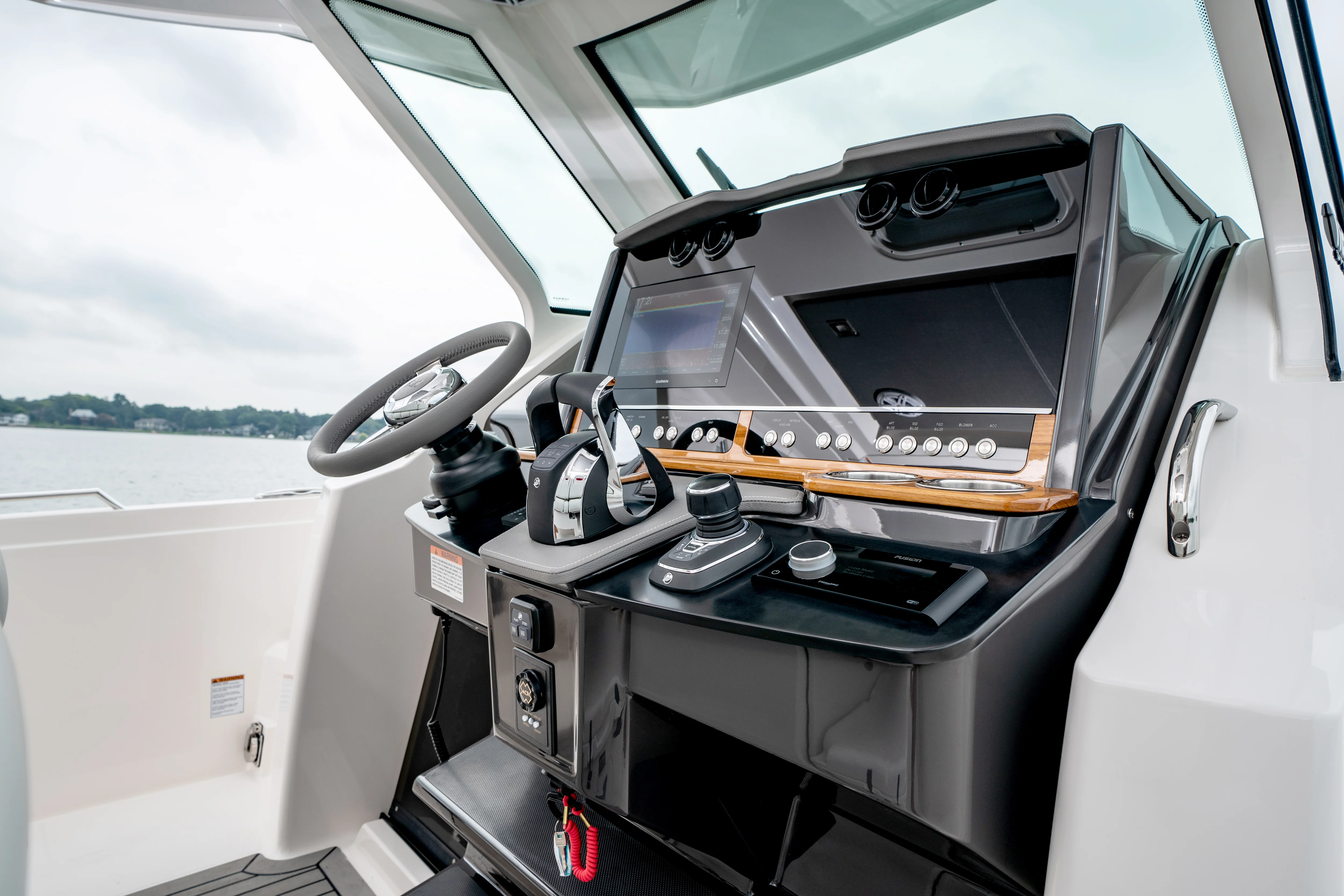 2026 Tiara Yachts 34 LS Image Thumbnail #4