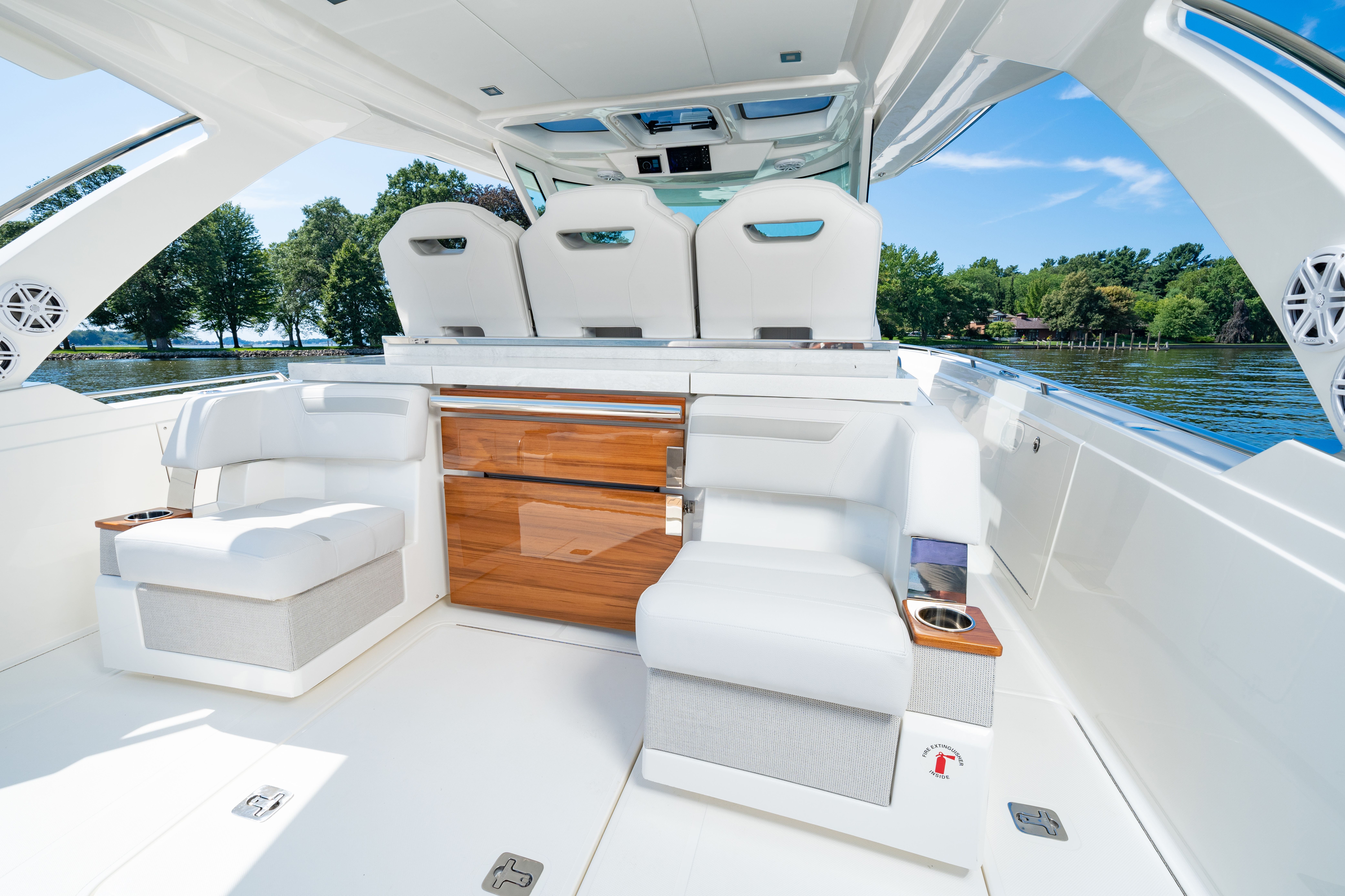 2026 Tiara Yachts 38 LS Image Thumbnail #7