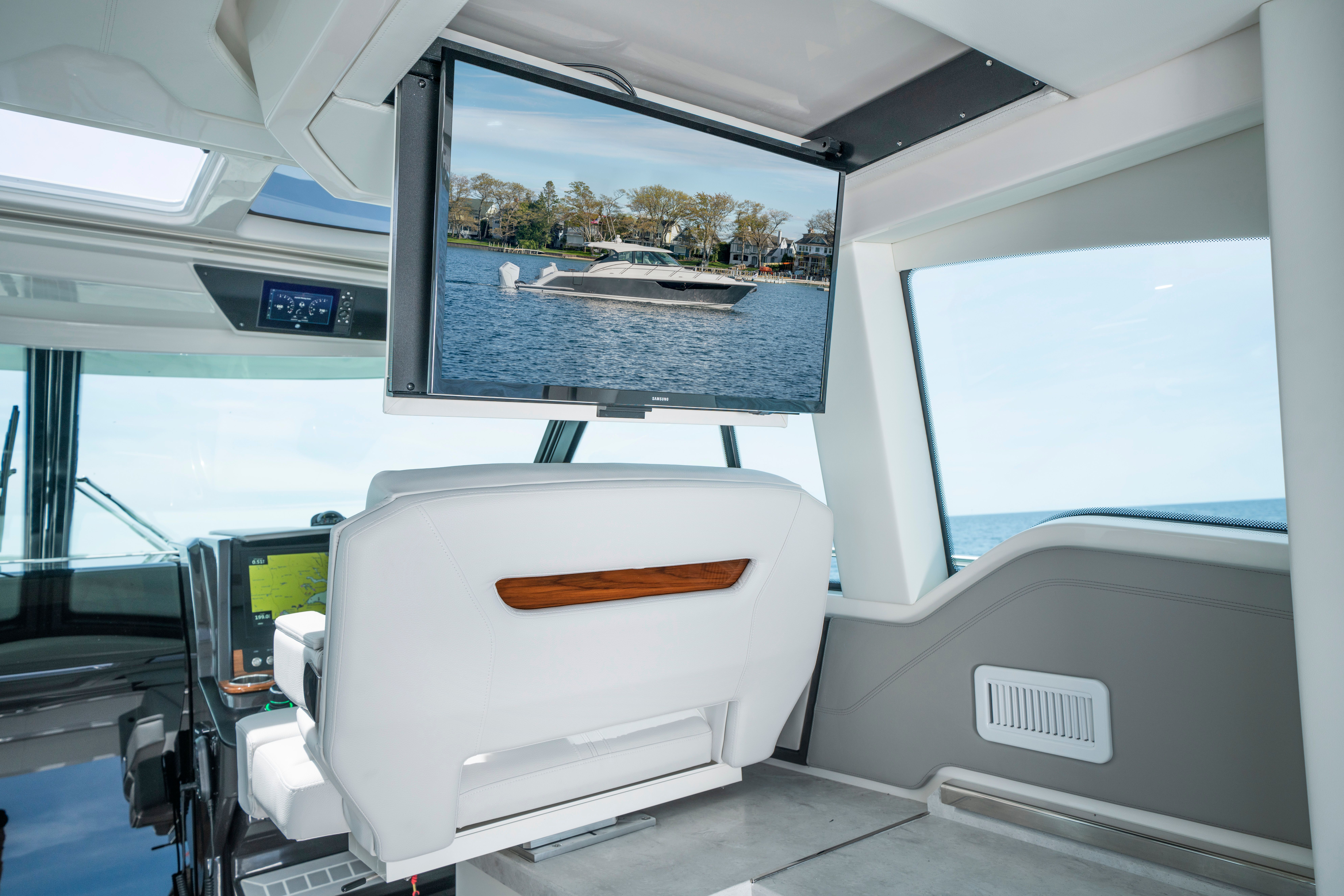 2026 Tiara Yachts 43 LE Image Thumbnail #10