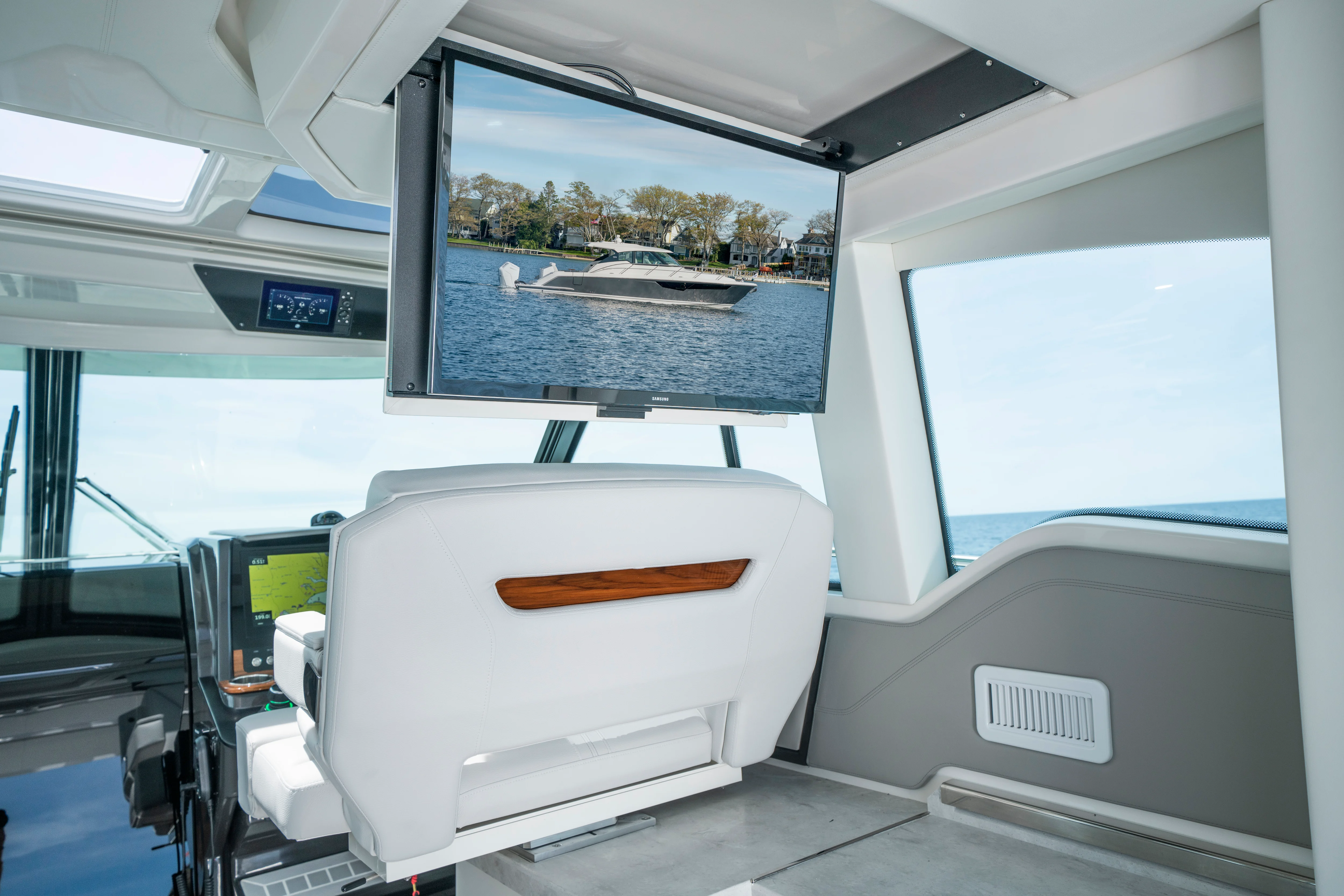 2026 Tiara Yachts 43 LE Image Thumbnail #10