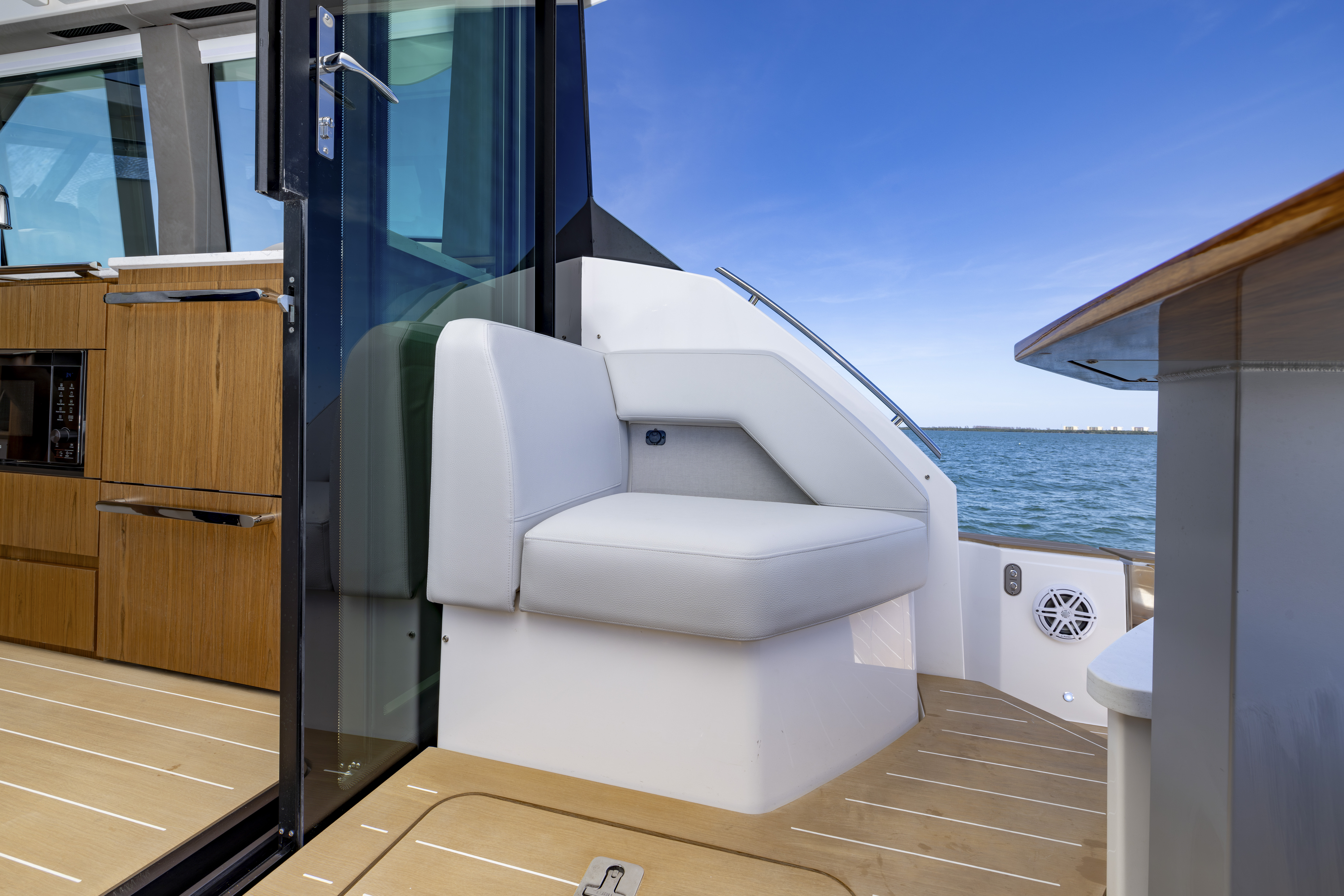 2026 Tiara Yachts 54 EX Image Thumbnail #4