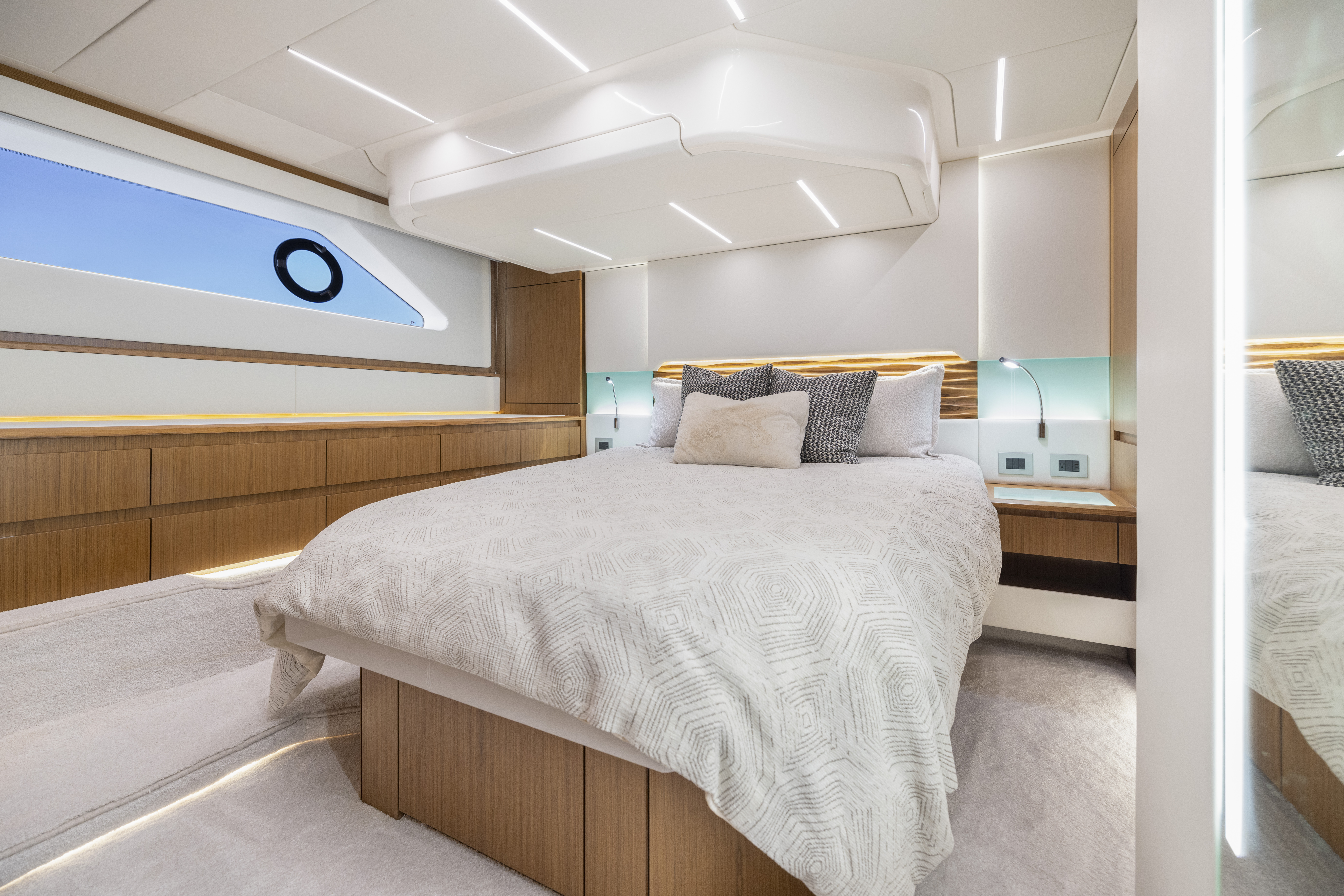 2026 Tiara Yachts 54 EX Image Thumbnail #10