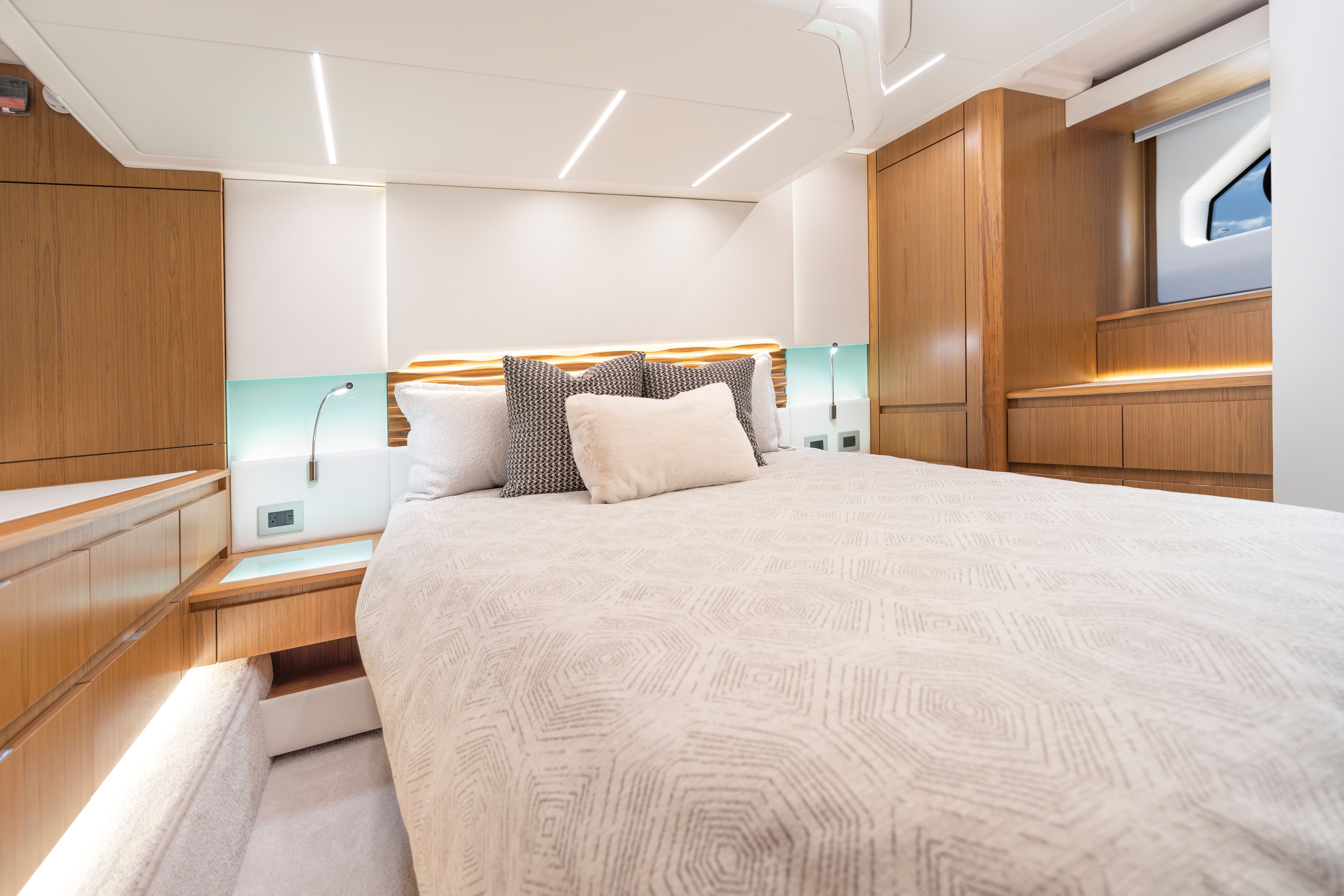 2026 Tiara Yachts 54 EX Image Thumbnail #12