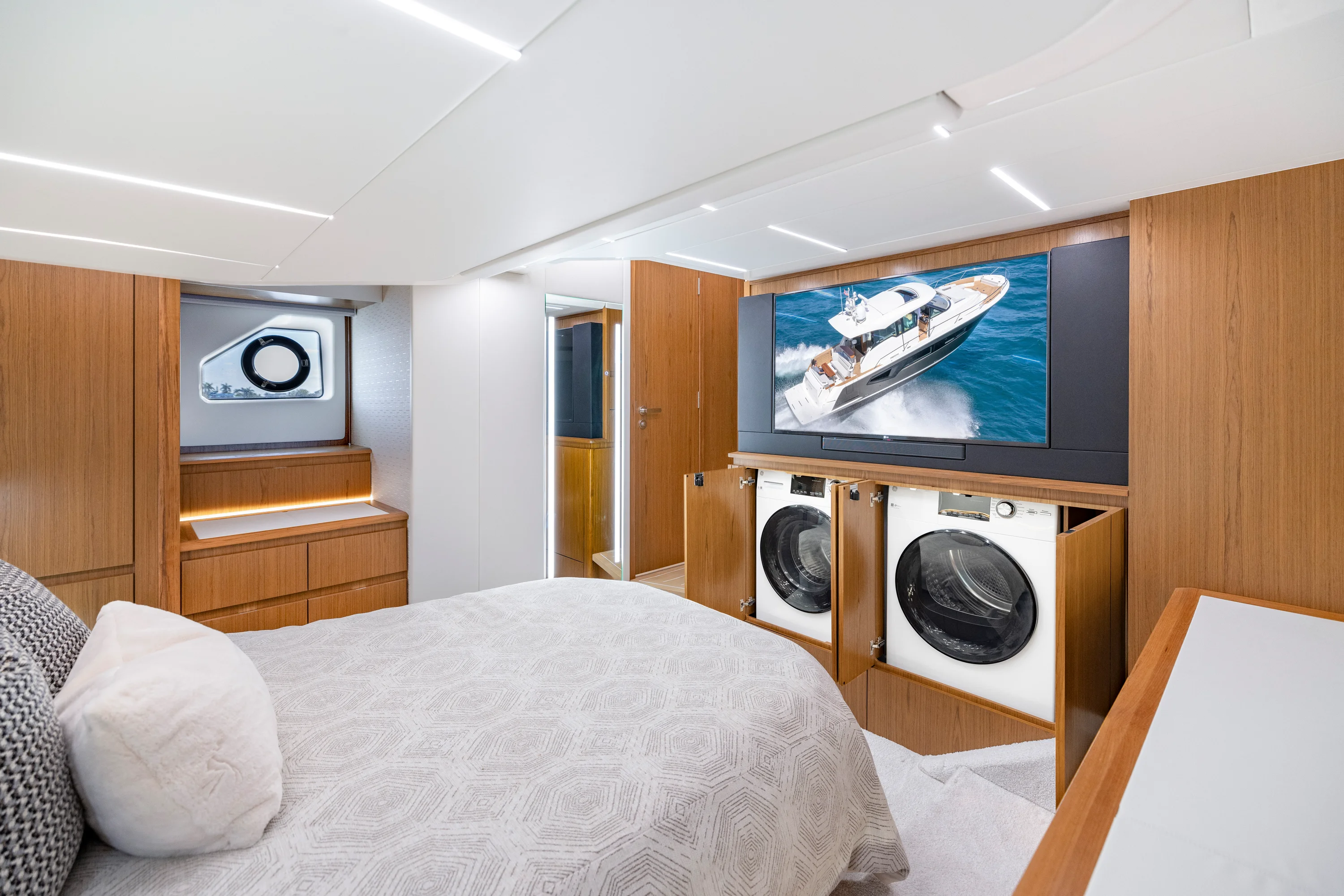 2026 Tiara Yachts 54 EX Image Thumbnail #11