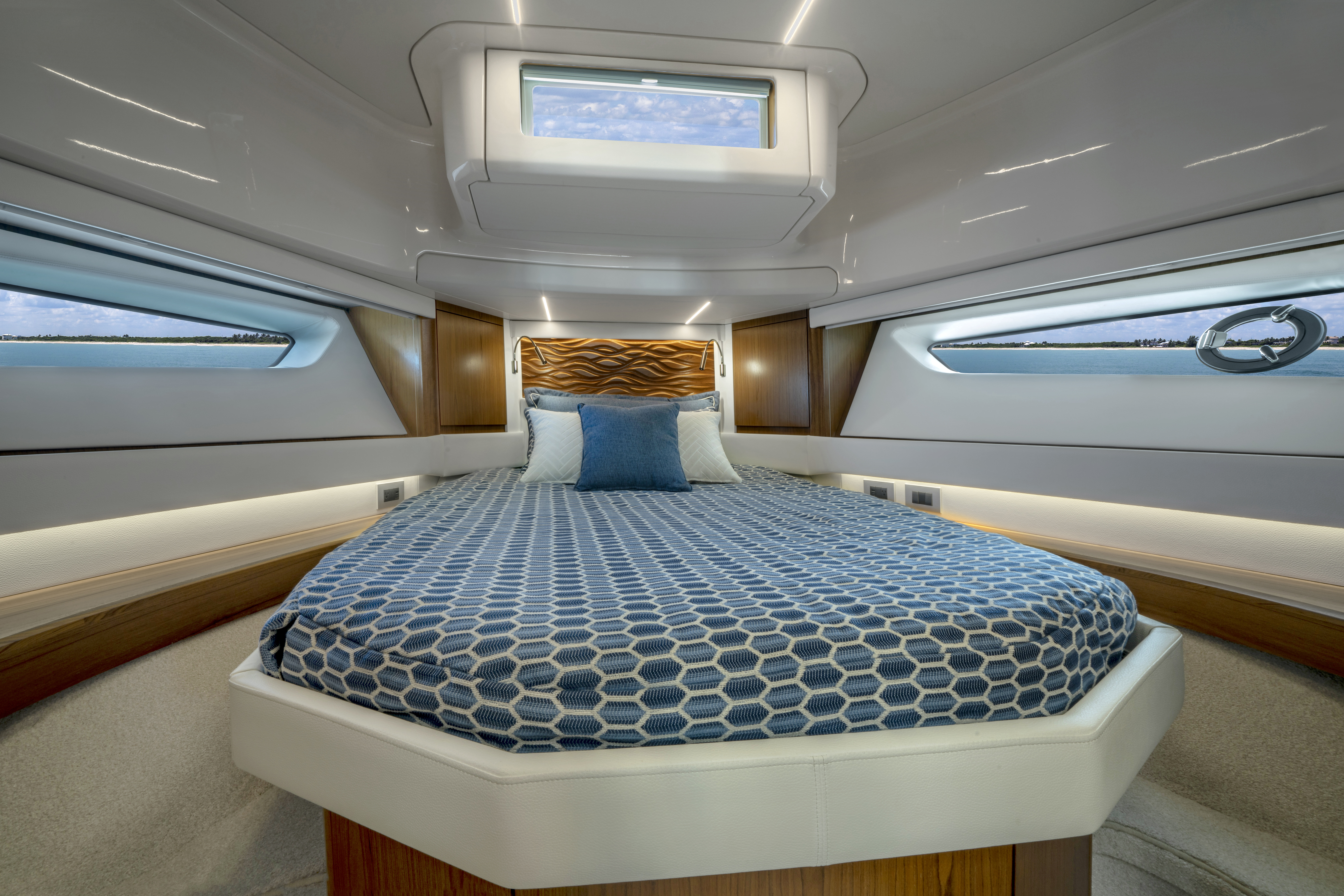 2026 Tiara Yachts 60 EX Image Thumbnail #21