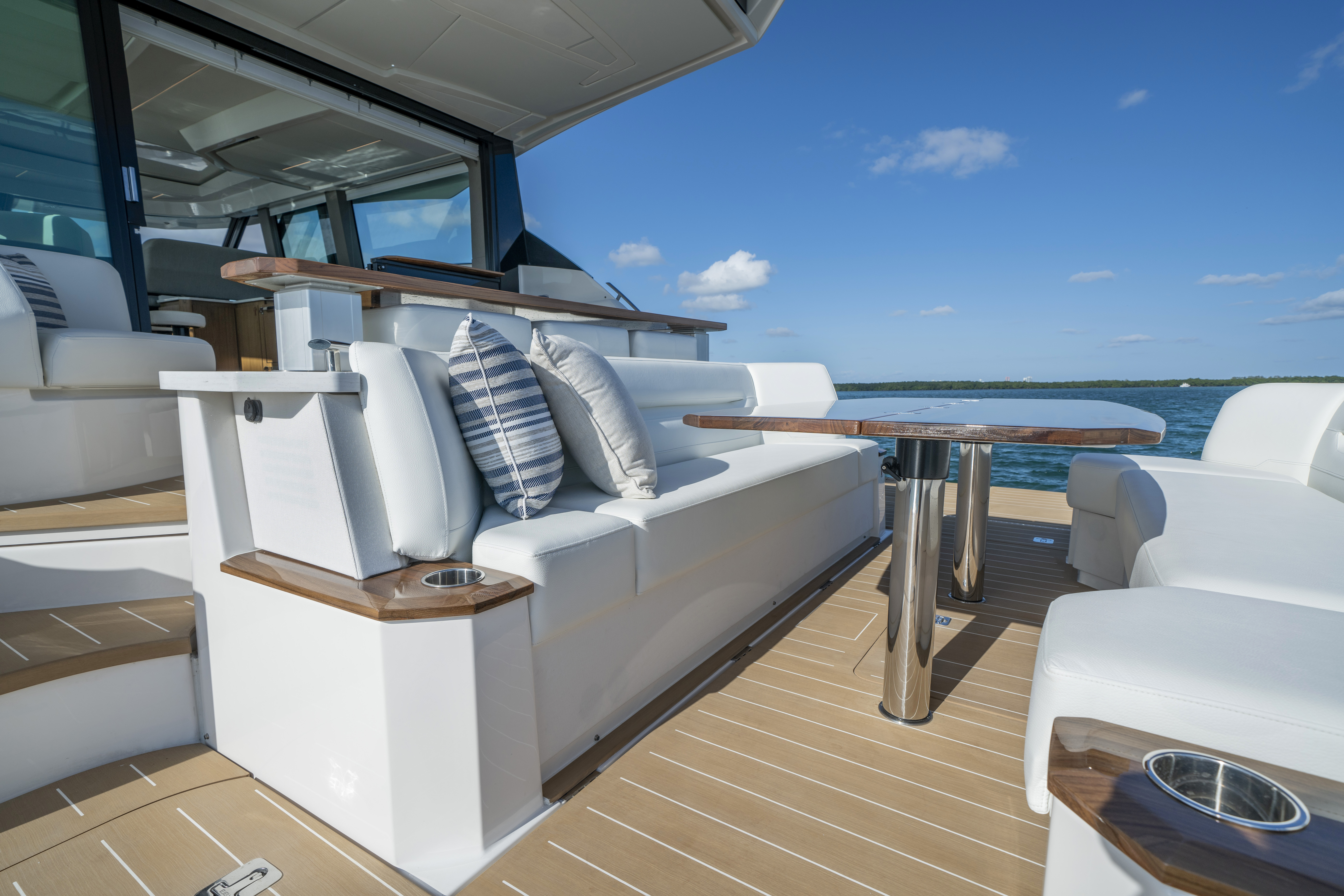 2026 Tiara Yachts 60 EX Image Thumbnail #11