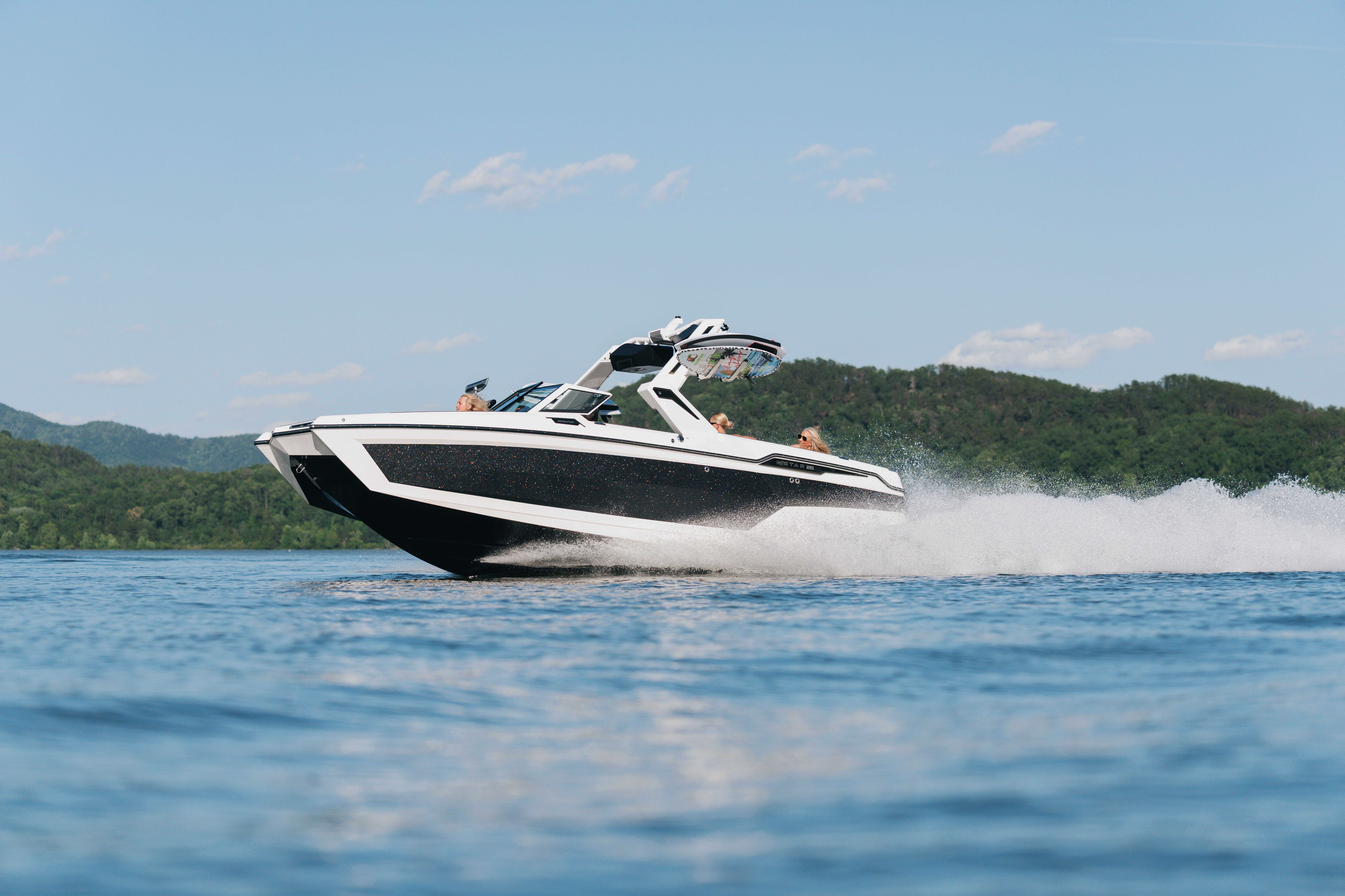 2026 Mastercraft XStar 25 Image Thumbnail #1