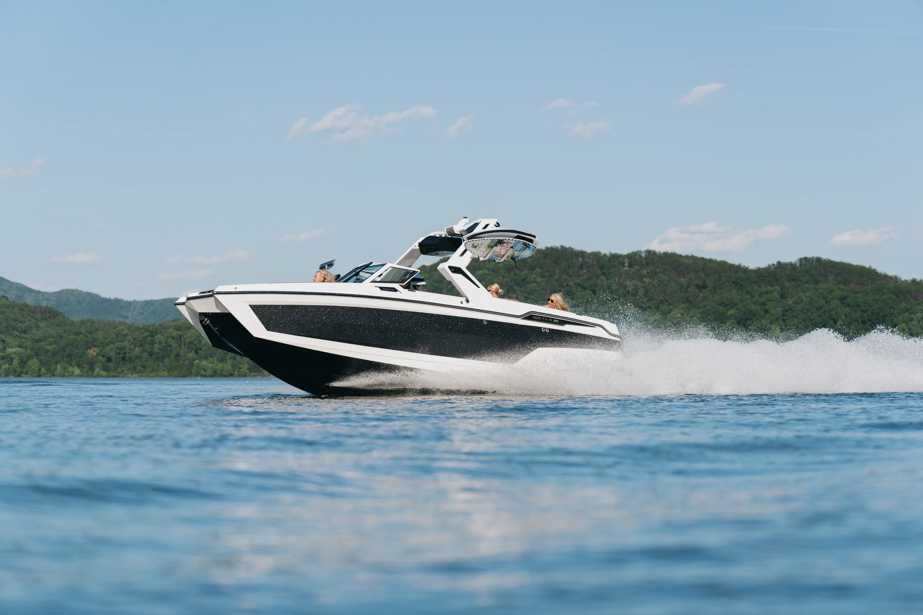 2026 Mastercraft XStar 25 Image Thumbnail #1