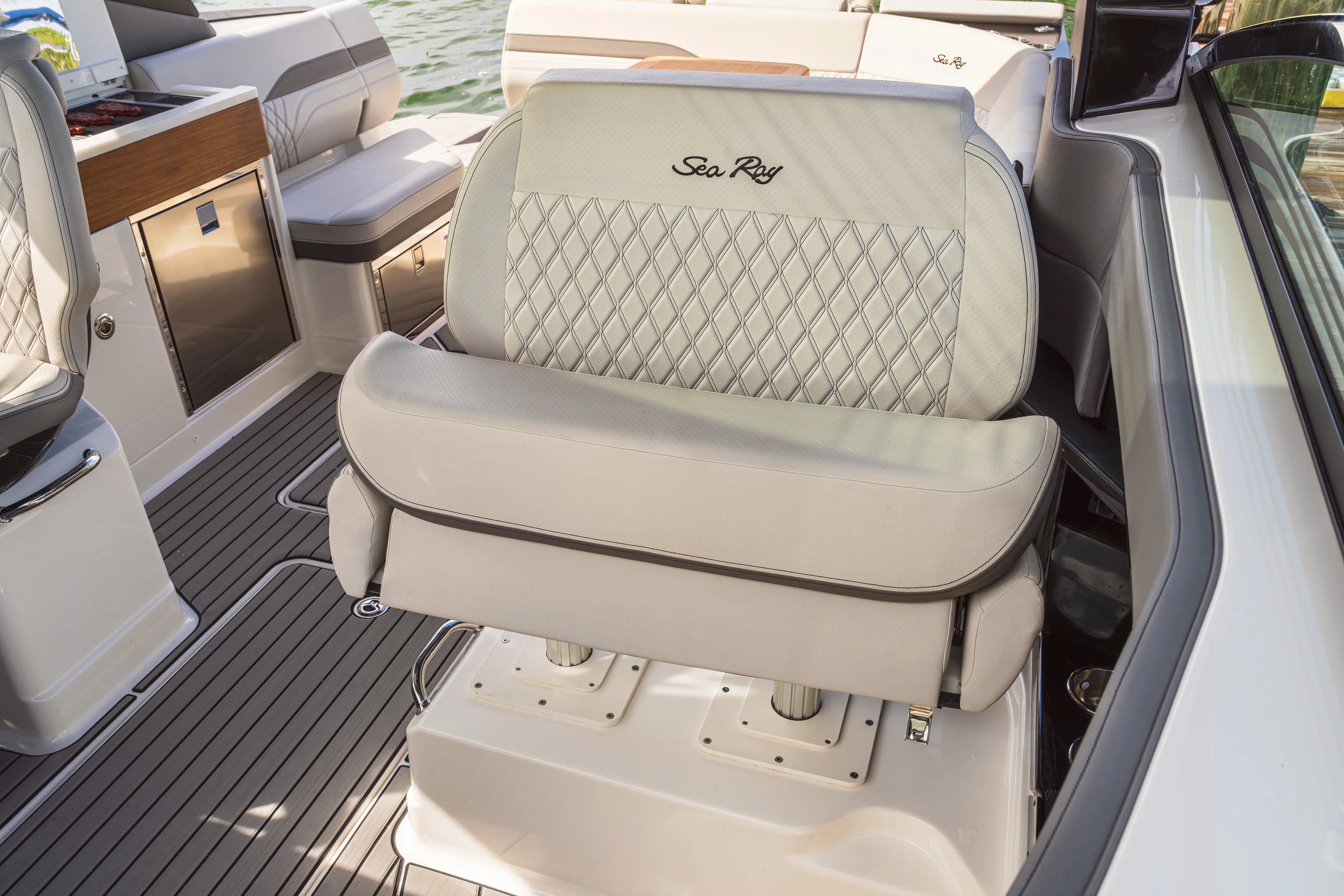 2026 Sea Ray SLX 360 Outboard  Image Thumbnail #44