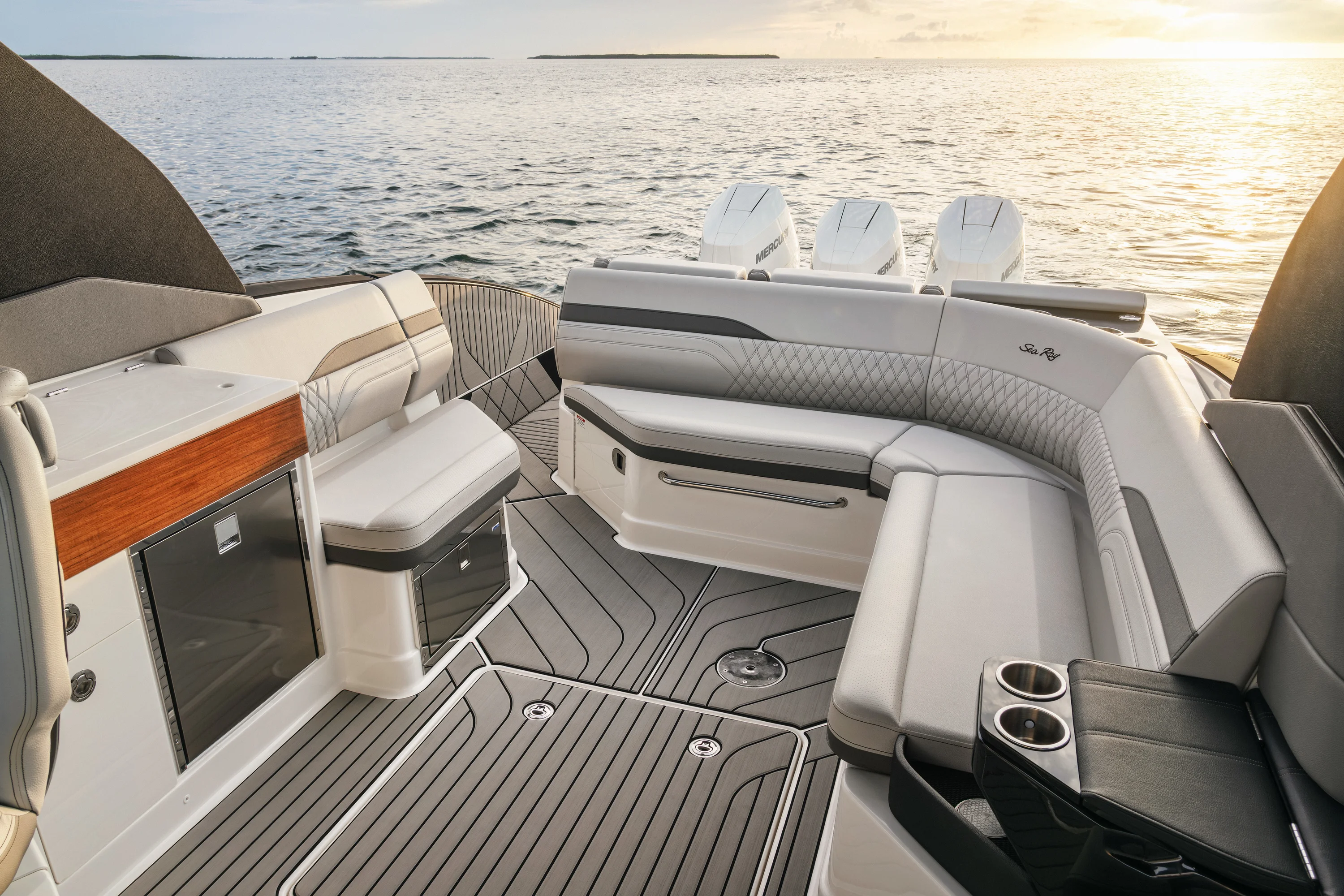 2026 Sea Ray SLX 360 Outboard  Image Thumbnail #18