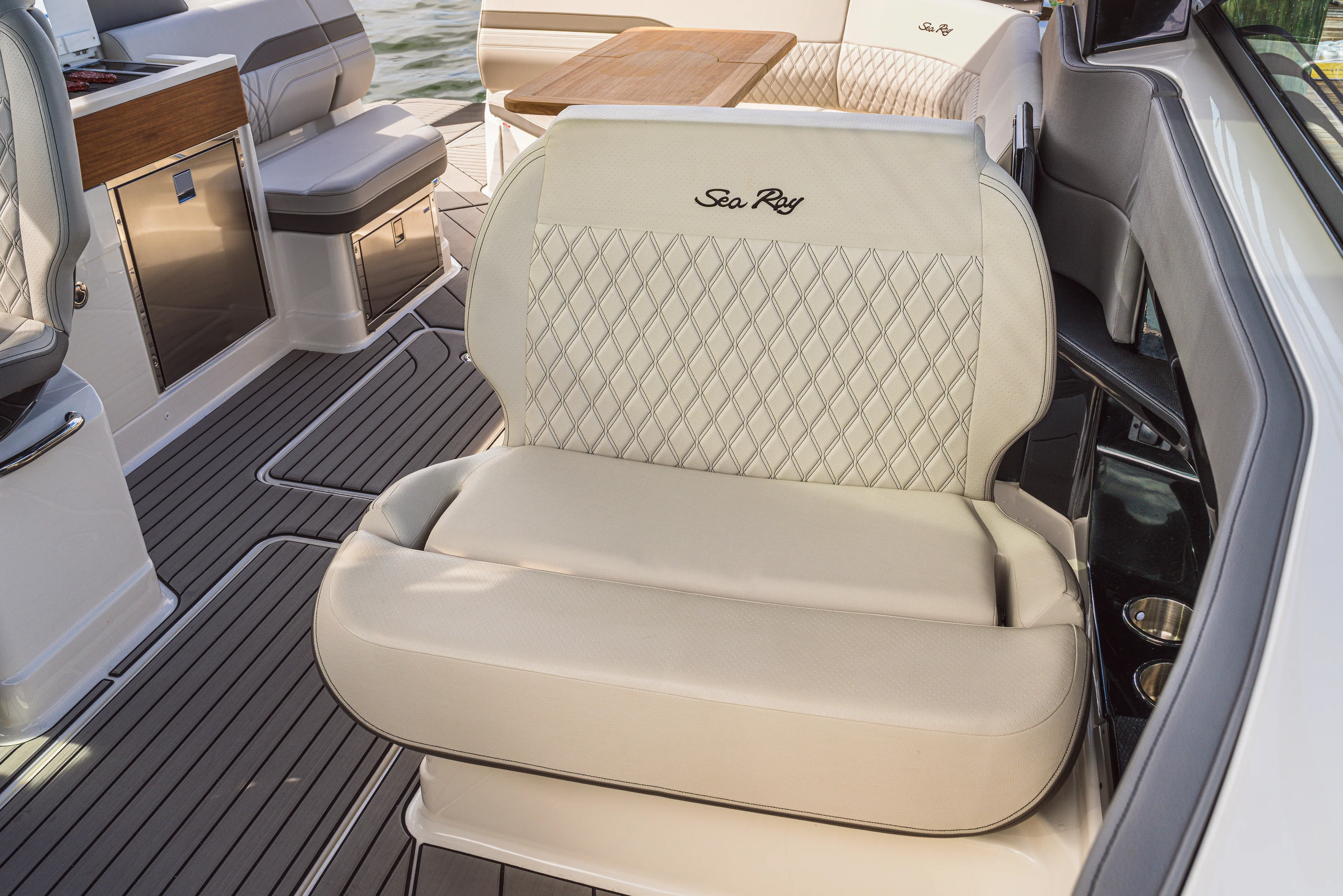 2026 Sea Ray SLX 360 Outboard  Image Thumbnail #43