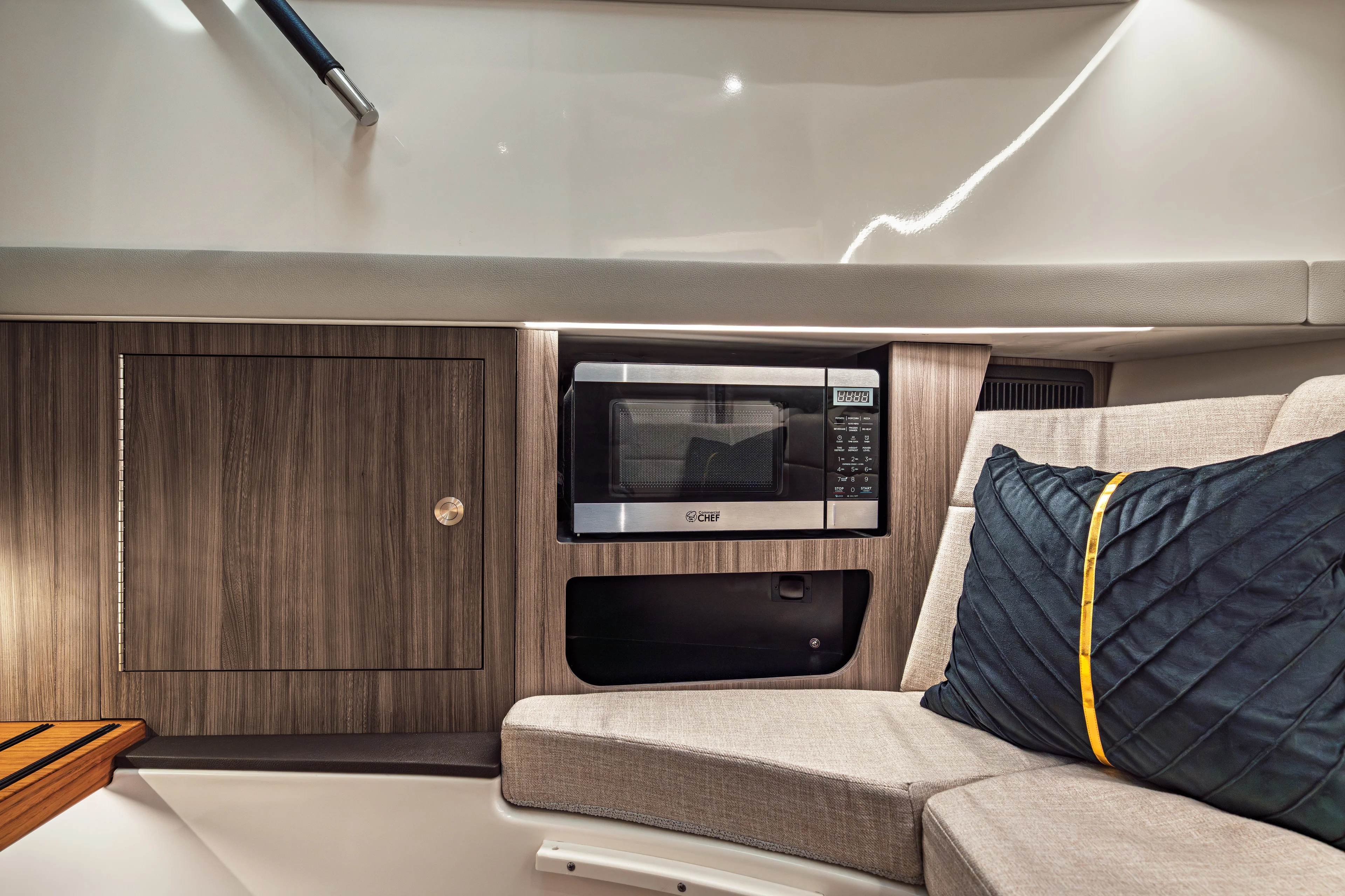 2026 Sea Ray SLX 360 Outboard  Image Thumbnail #54