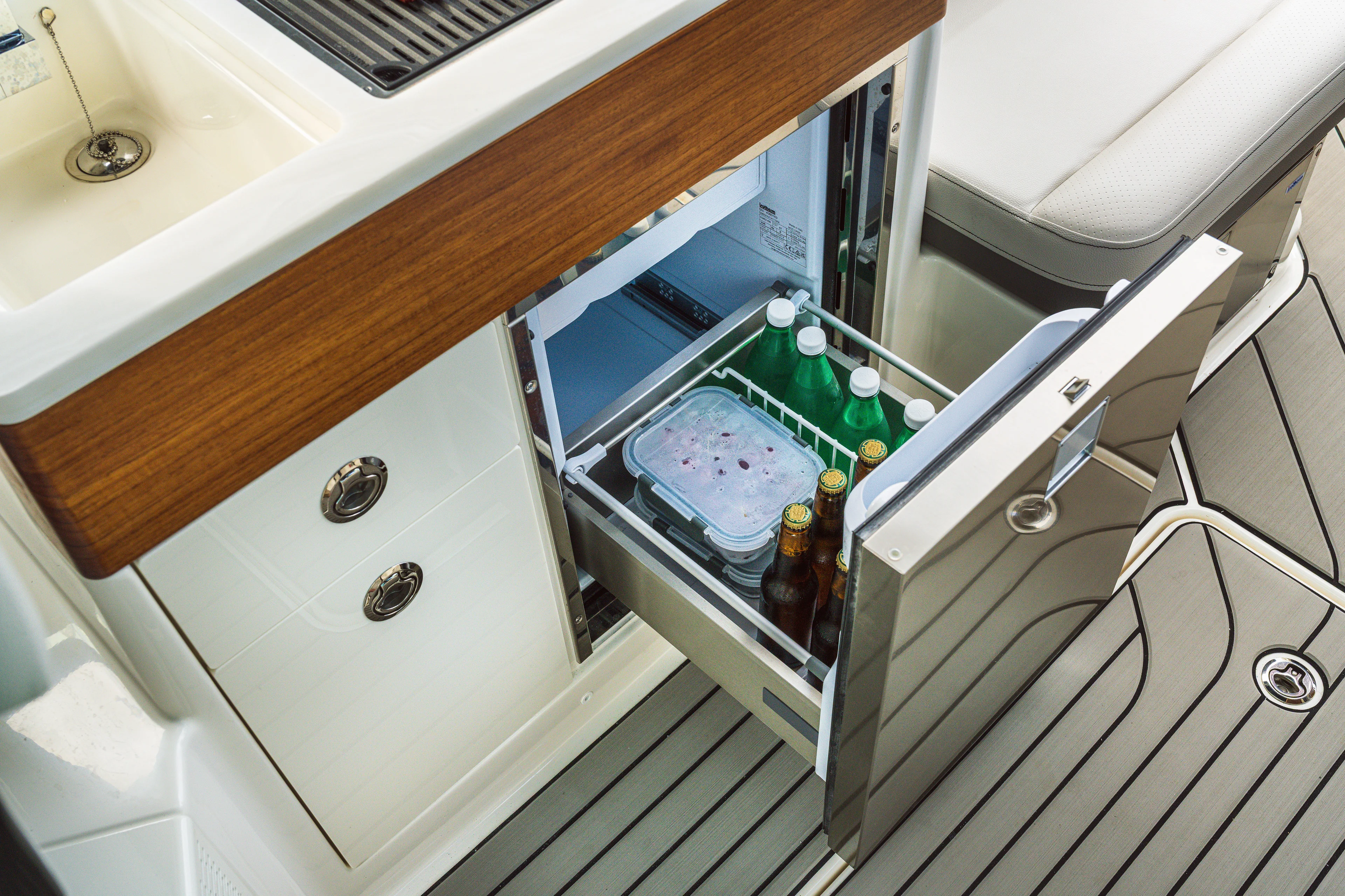 2026 Sea Ray SLX 360 Outboard  Image Thumbnail #23