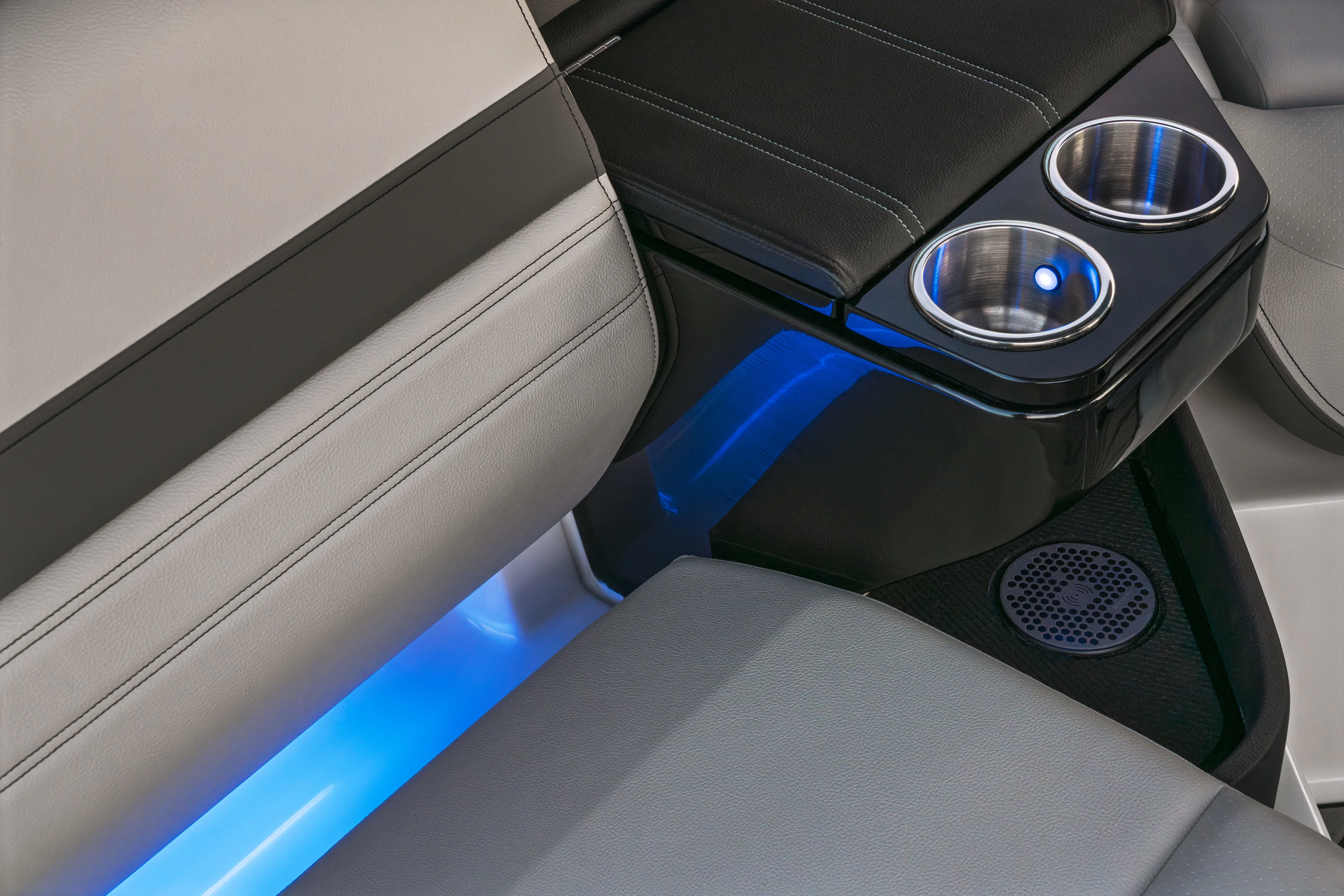 2026 Sea Ray SLX 360 Outboard  Image Thumbnail #41