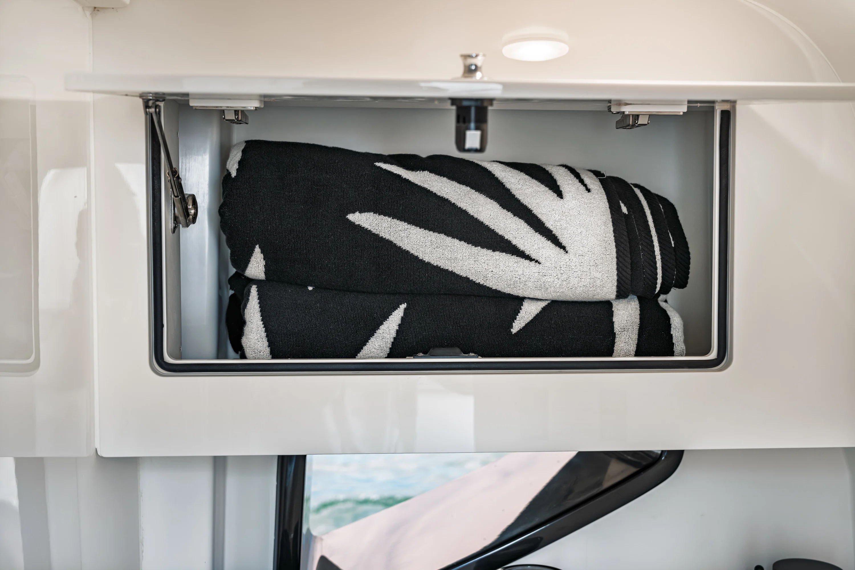 2026 Sea Ray SLX 360 Outboard  Image Thumbnail #73