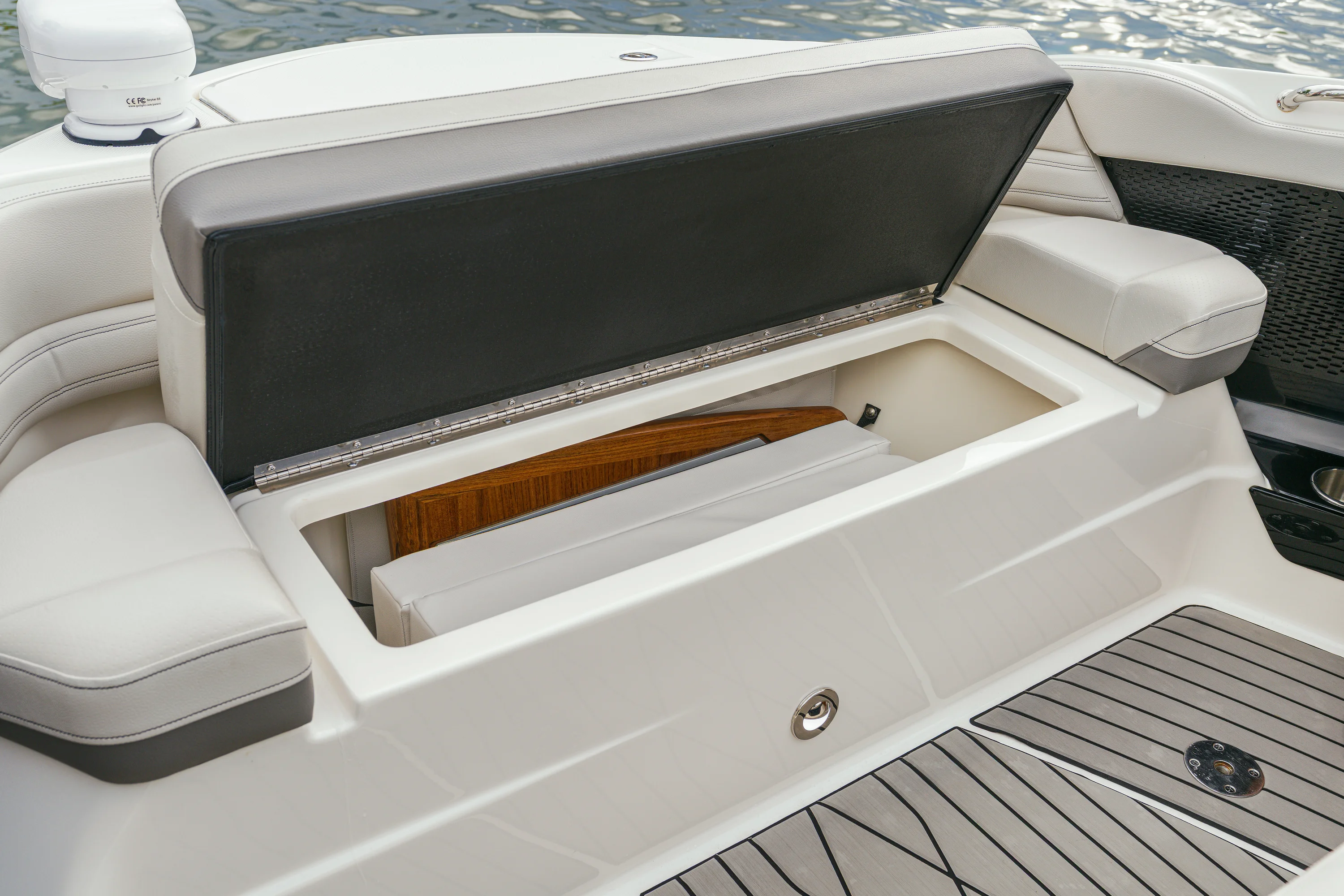 2026 Sea Ray SLX 360 Outboard  Image Thumbnail #20