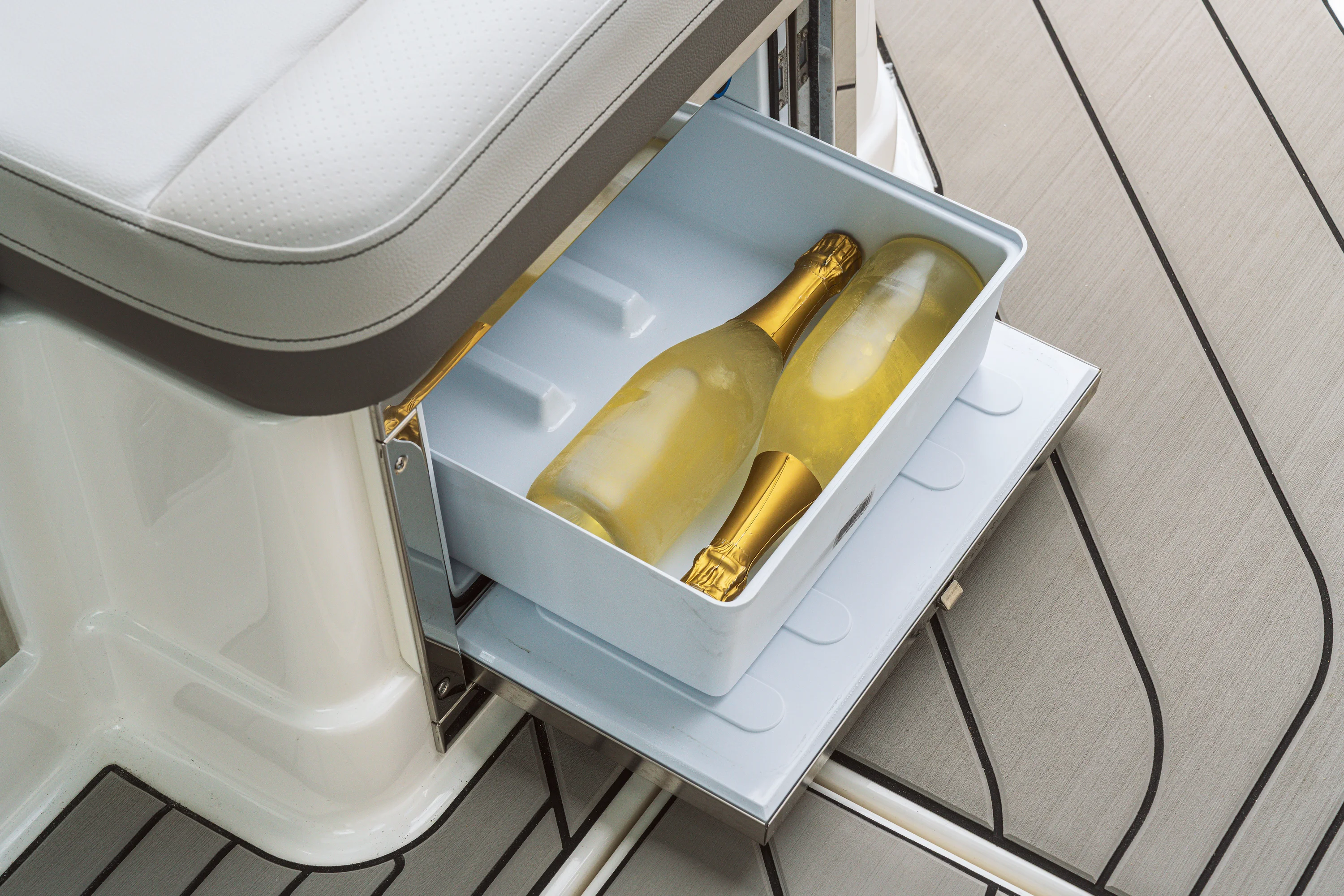 2026 Sea Ray SLX 360 Outboard  Image Thumbnail #24