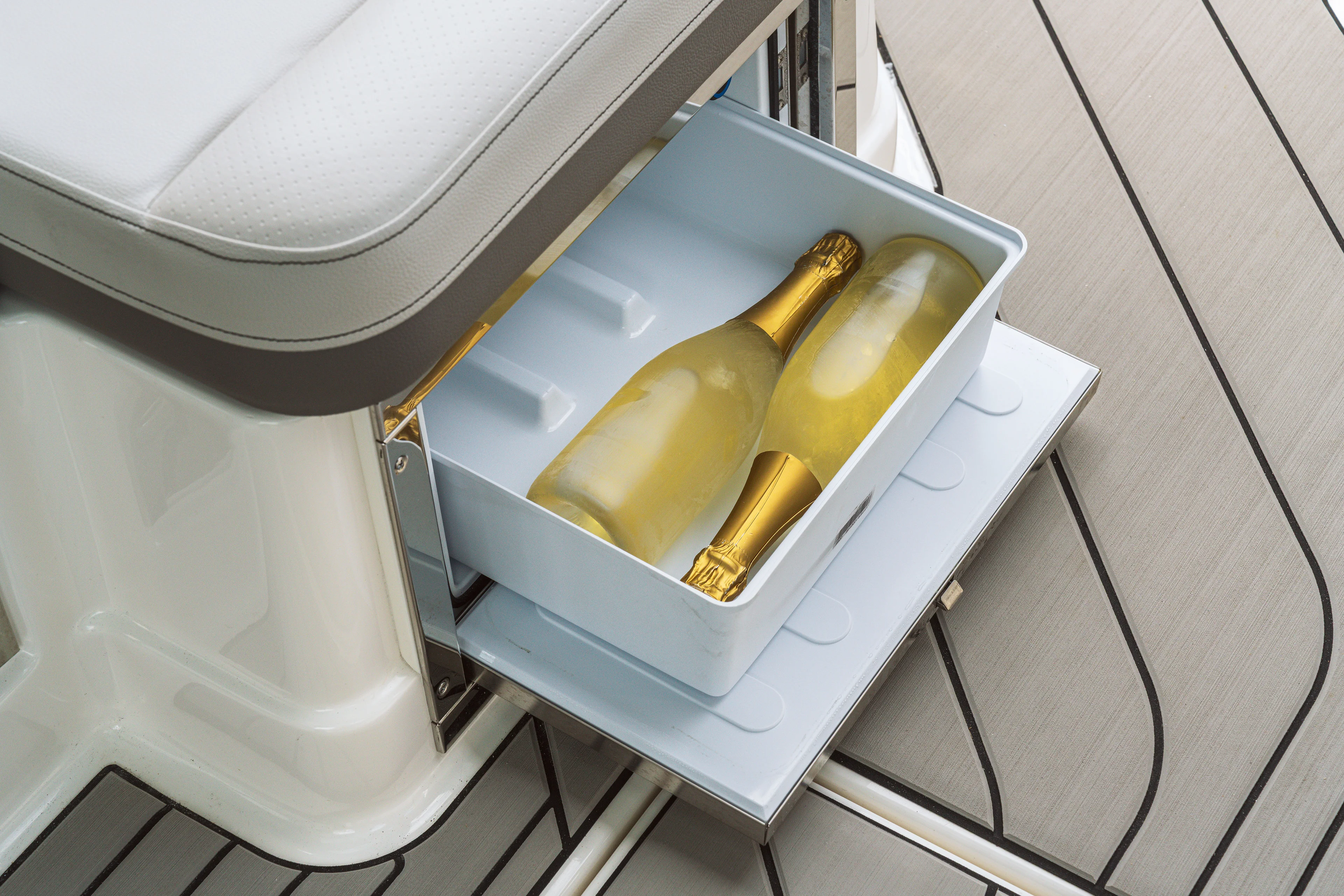 2026 Sea Ray SLX 360 Outboard  Image Thumbnail #24