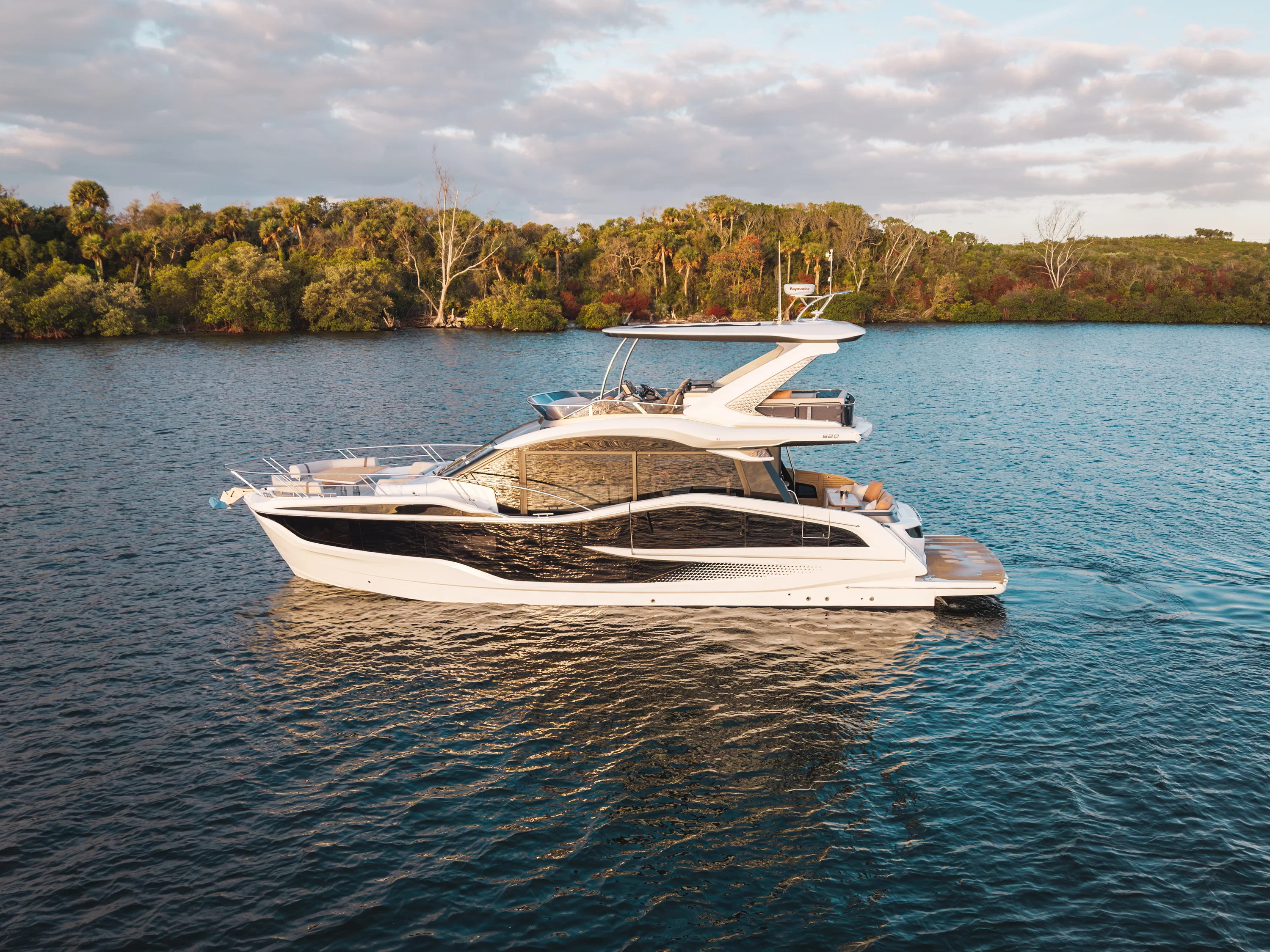 2026 Galeon 520 FLY Image Thumbnail #2