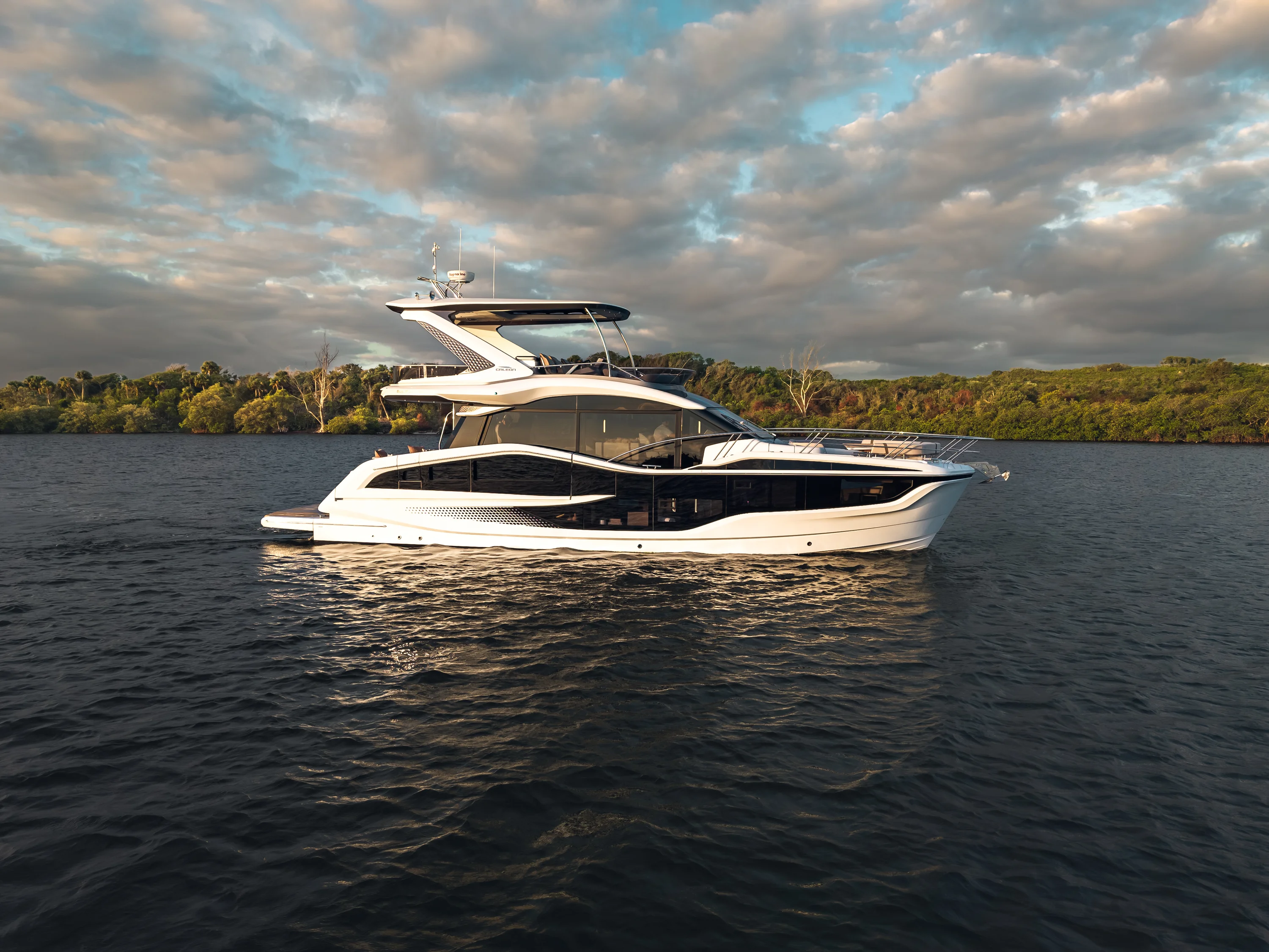 2026 Galeon 520 FLY Image Thumbnail #4
