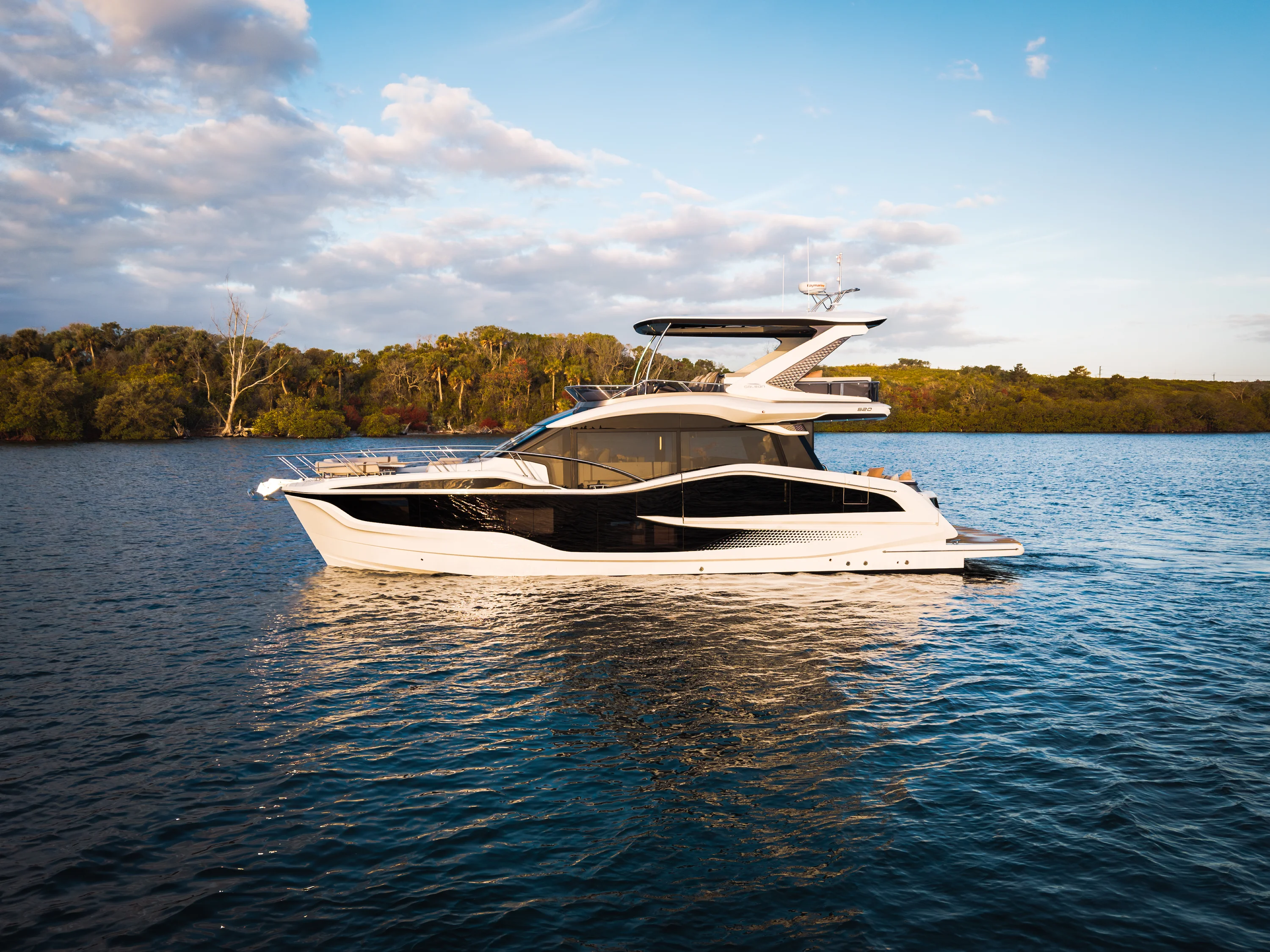 2026 Galeon 520 FLY Image Thumbnail #3