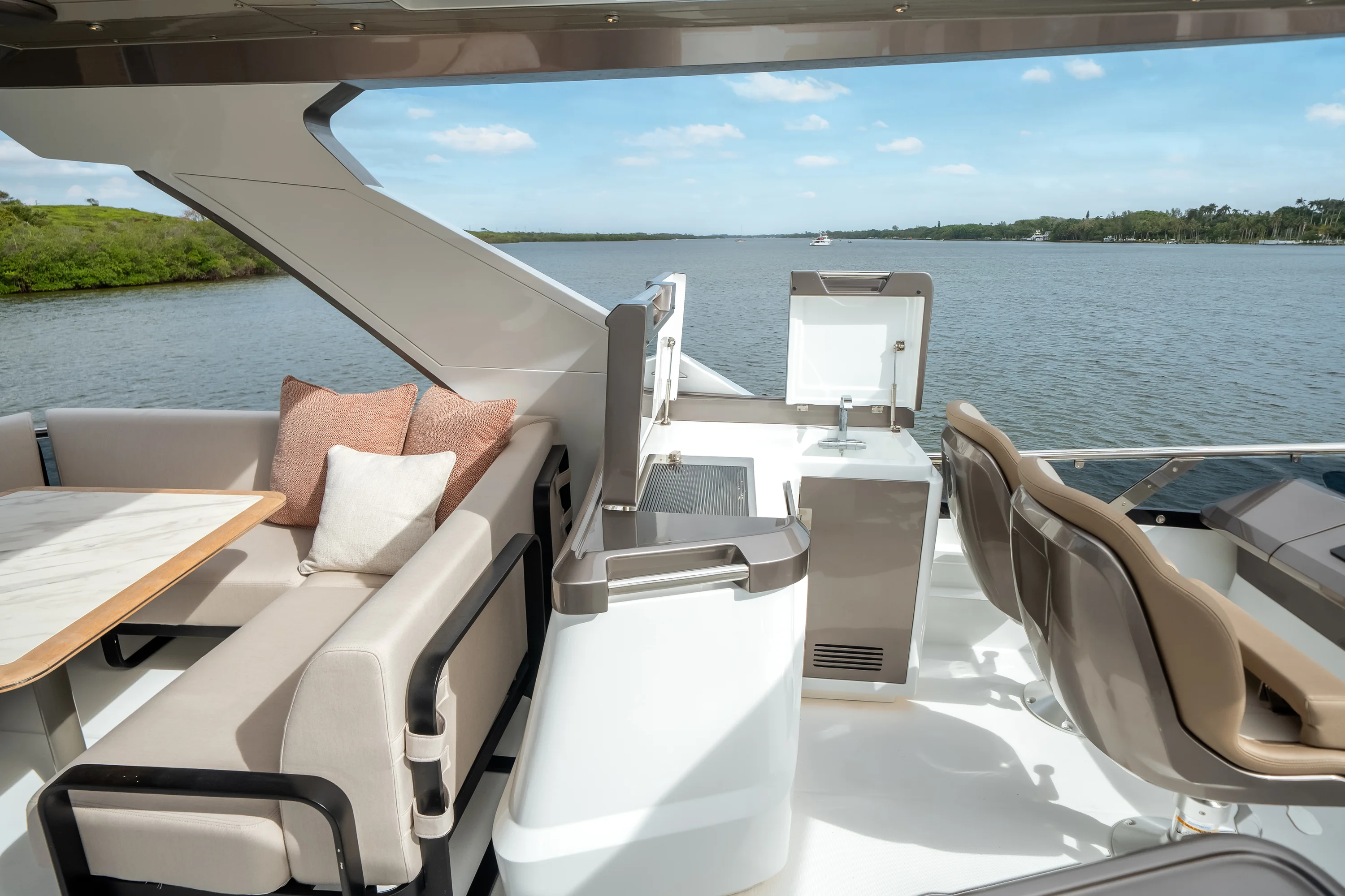 2026 Galeon 520 FLY Image Thumbnail #38