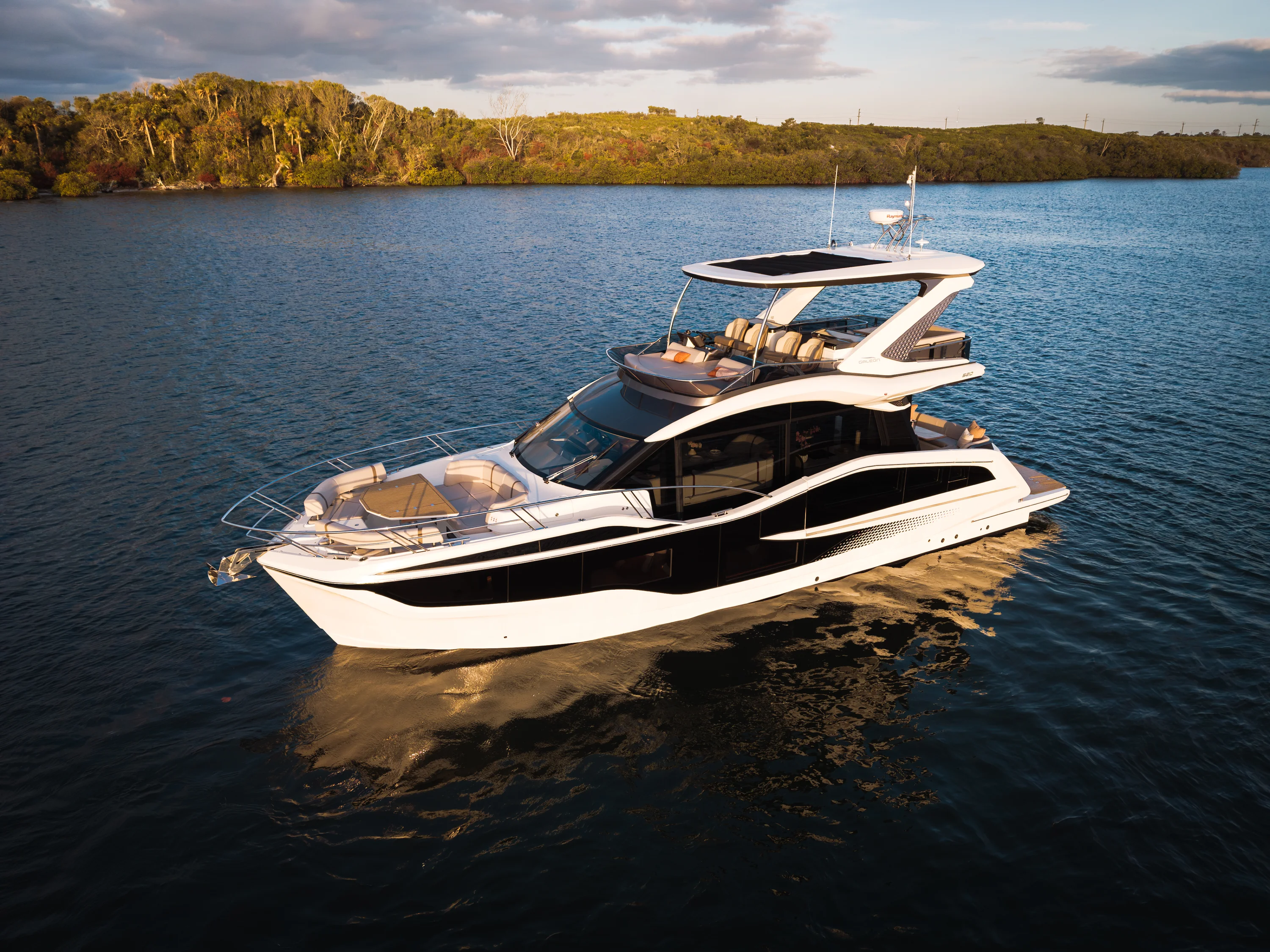 2026 Galeon 520 FLY Image Thumbnail #1