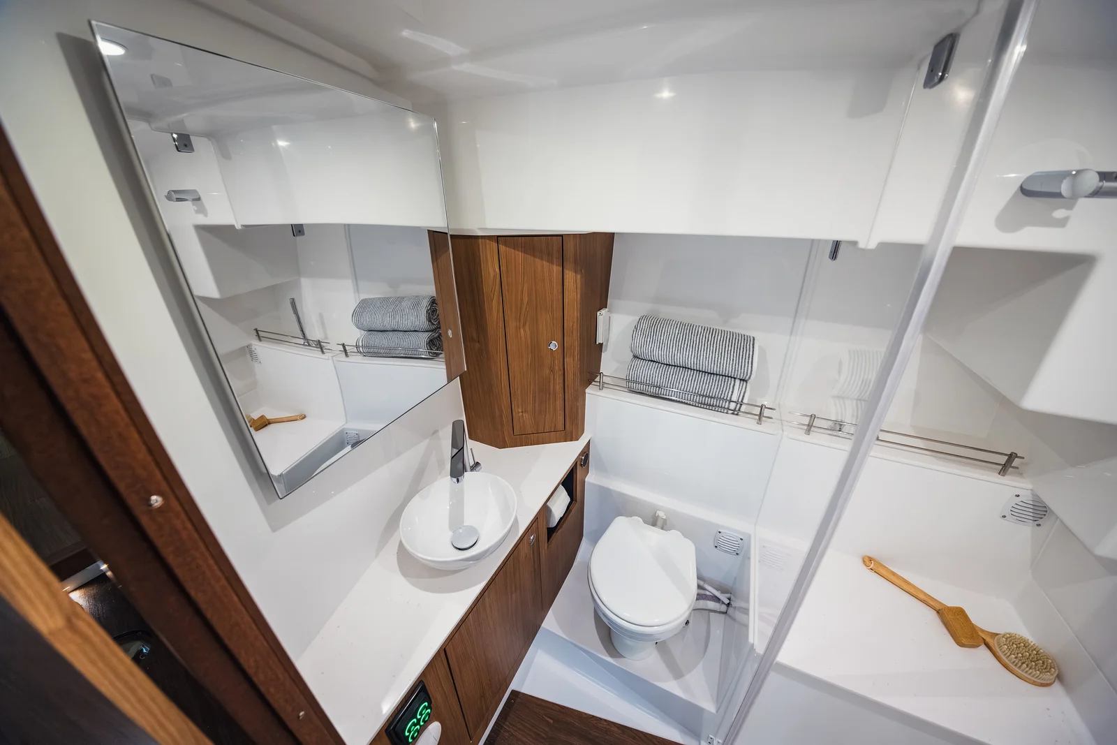 2026 Intrepid 35 Valor Image Thumbnail #24