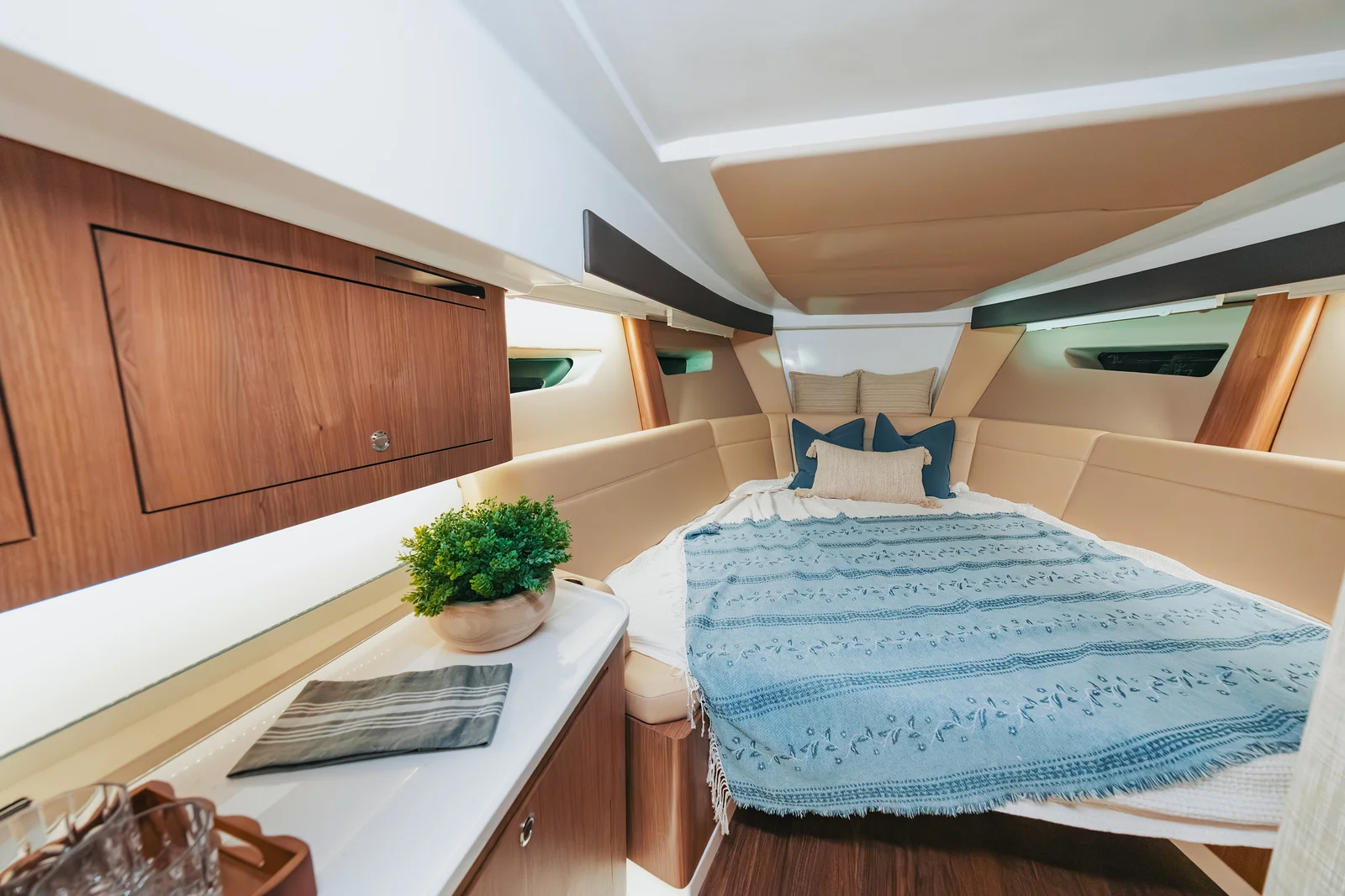 2026 Intrepid 35 Valor Image Thumbnail #27