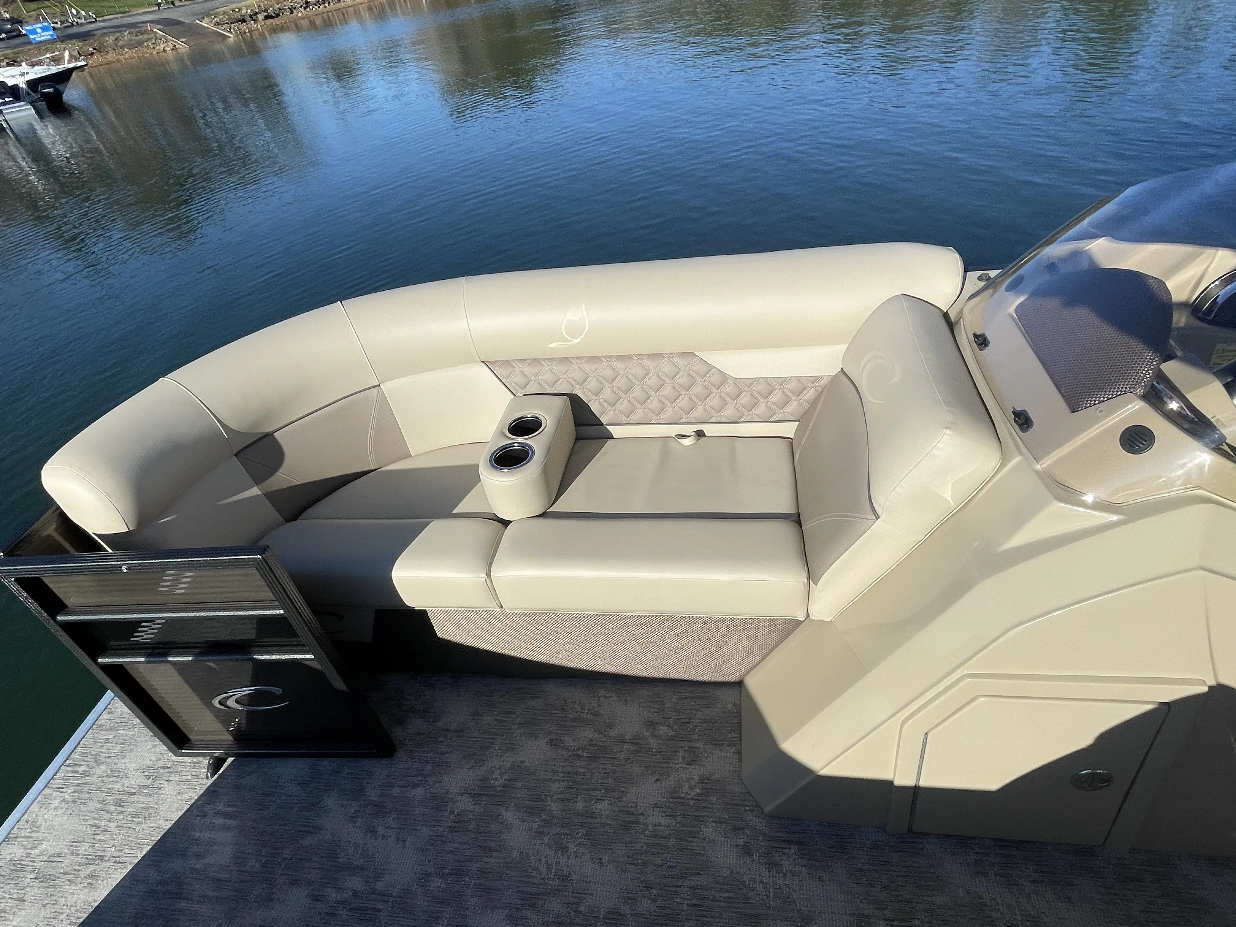 2022 Crest
                                                             Classic DLX 220 Image Thumbnail #32