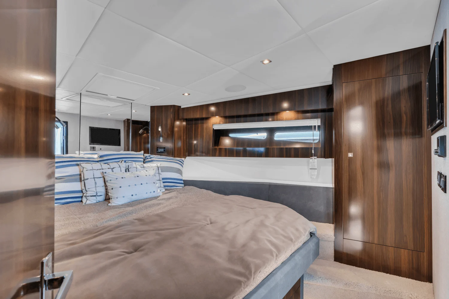 2023 Cruisers Yachts
                                                             50 Cantius Image Thumbnail #59
