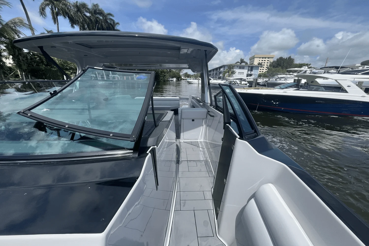 2023 Aviara
                                                             AV40 Outboard Image Thumbnail #19