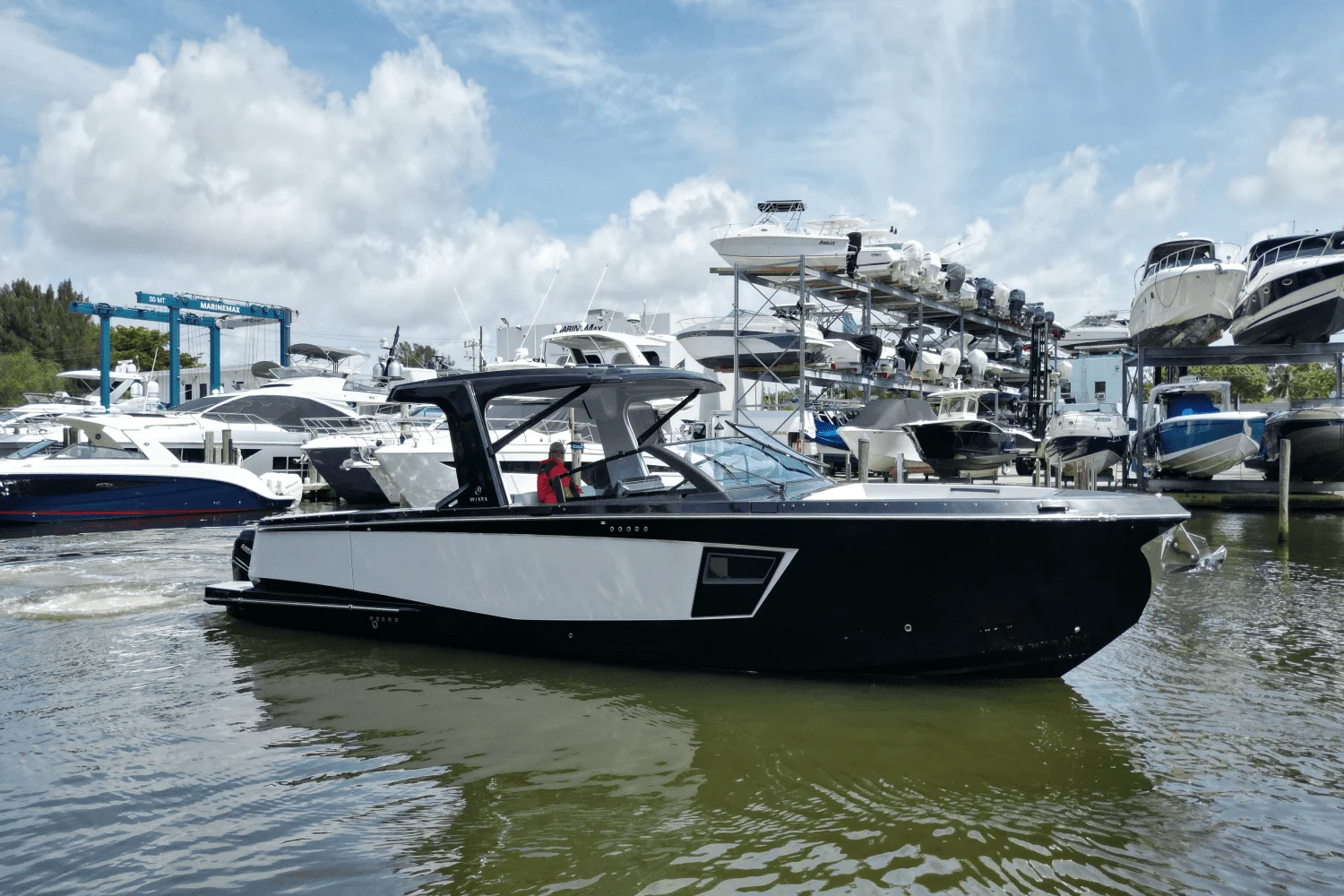 2023 Aviara
                                                             AV40 Outboard Image Thumbnail #3