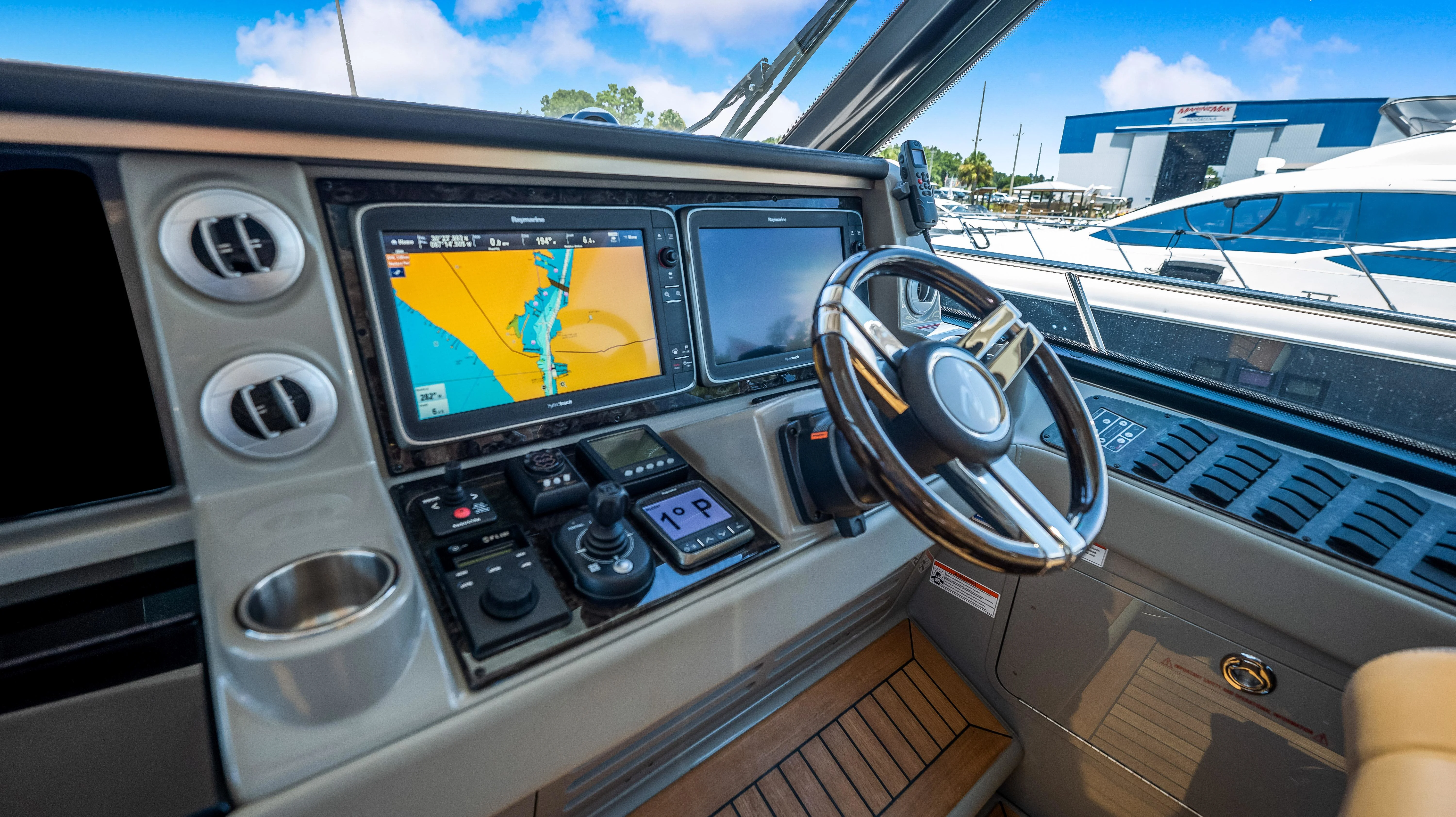 2013 Sea Ray 610 SUNDANCER Image Thumbnail #65